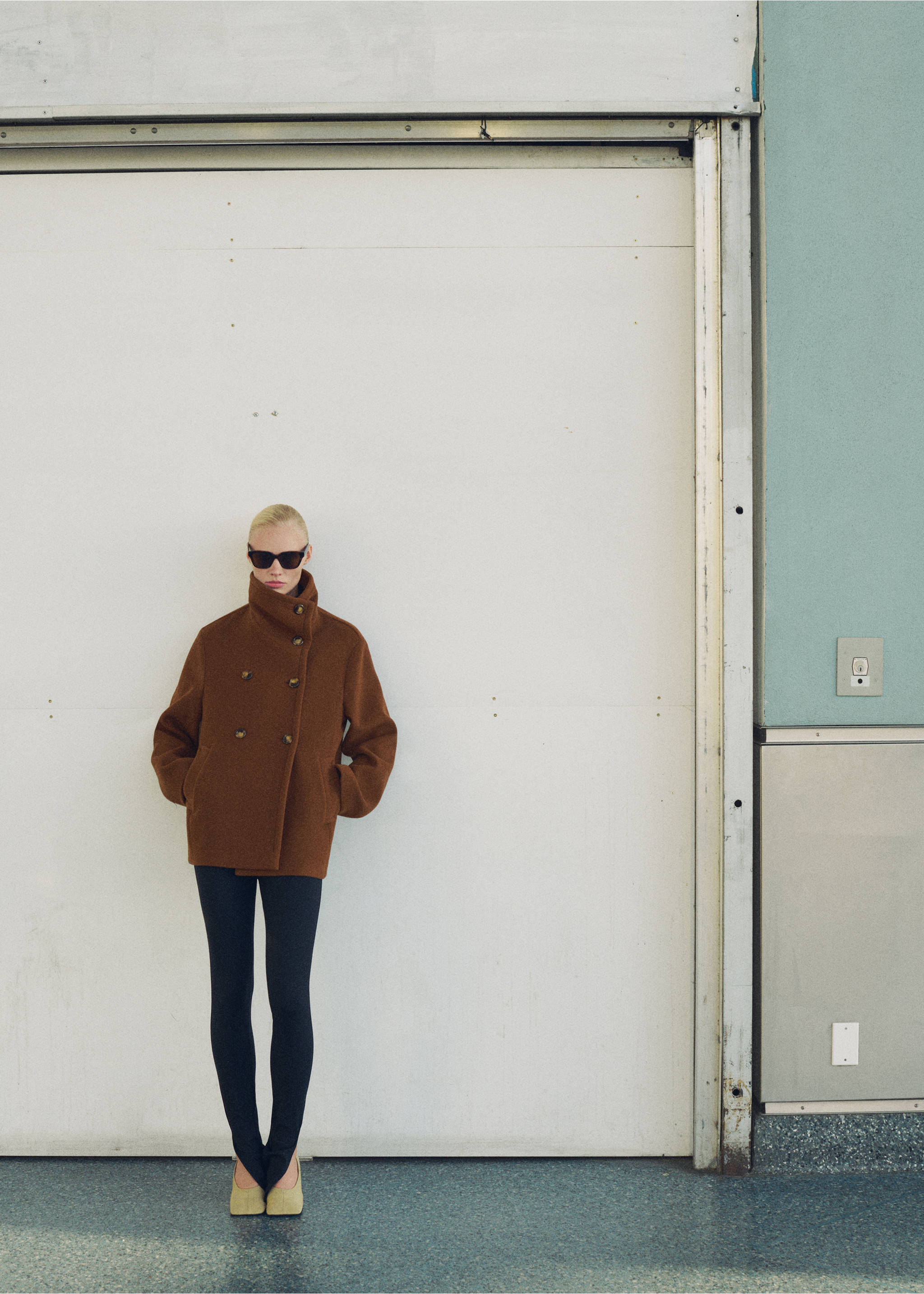 Manteau court laine double boutonnage - Détail de l'article 6, Marron. Ref: 87091057-00.