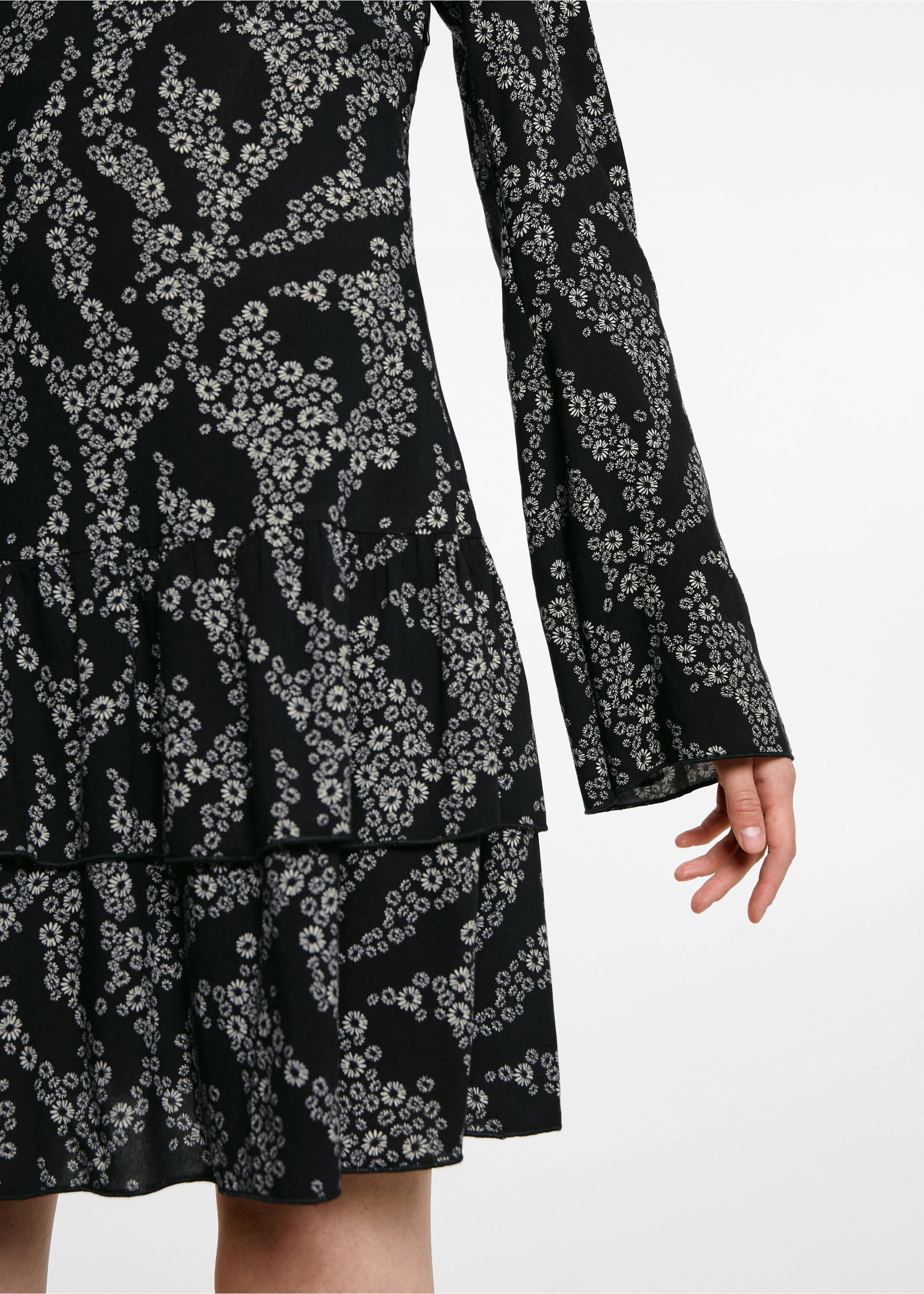 Kleid mit Blumendruck - Detail des Artikels 6, Schwarz. Ref: 87091512-00.