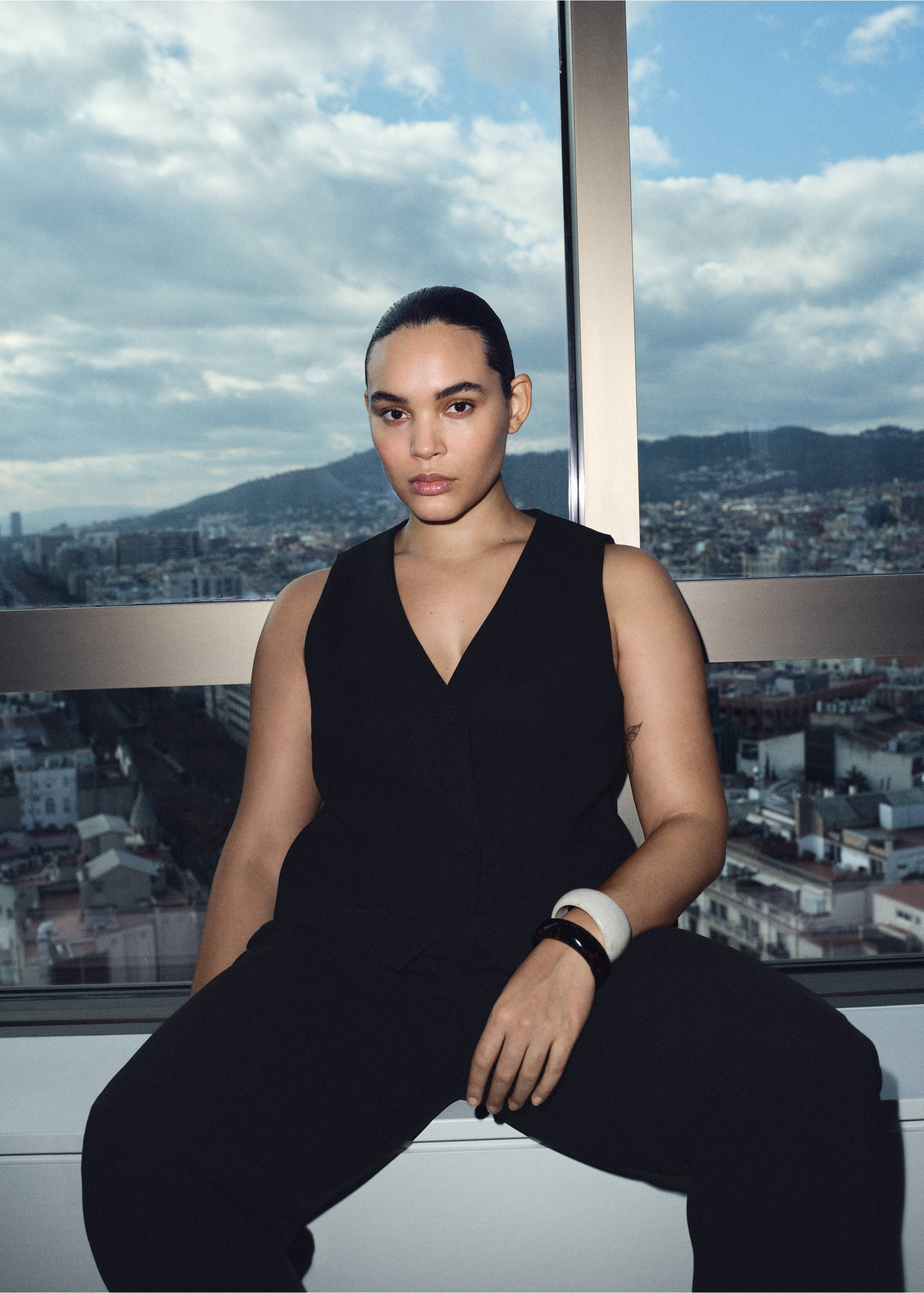 Kamizelka garniturowa na guziki - Szczegóły artykułu 7, Czarny. Ref: 87091518-00.