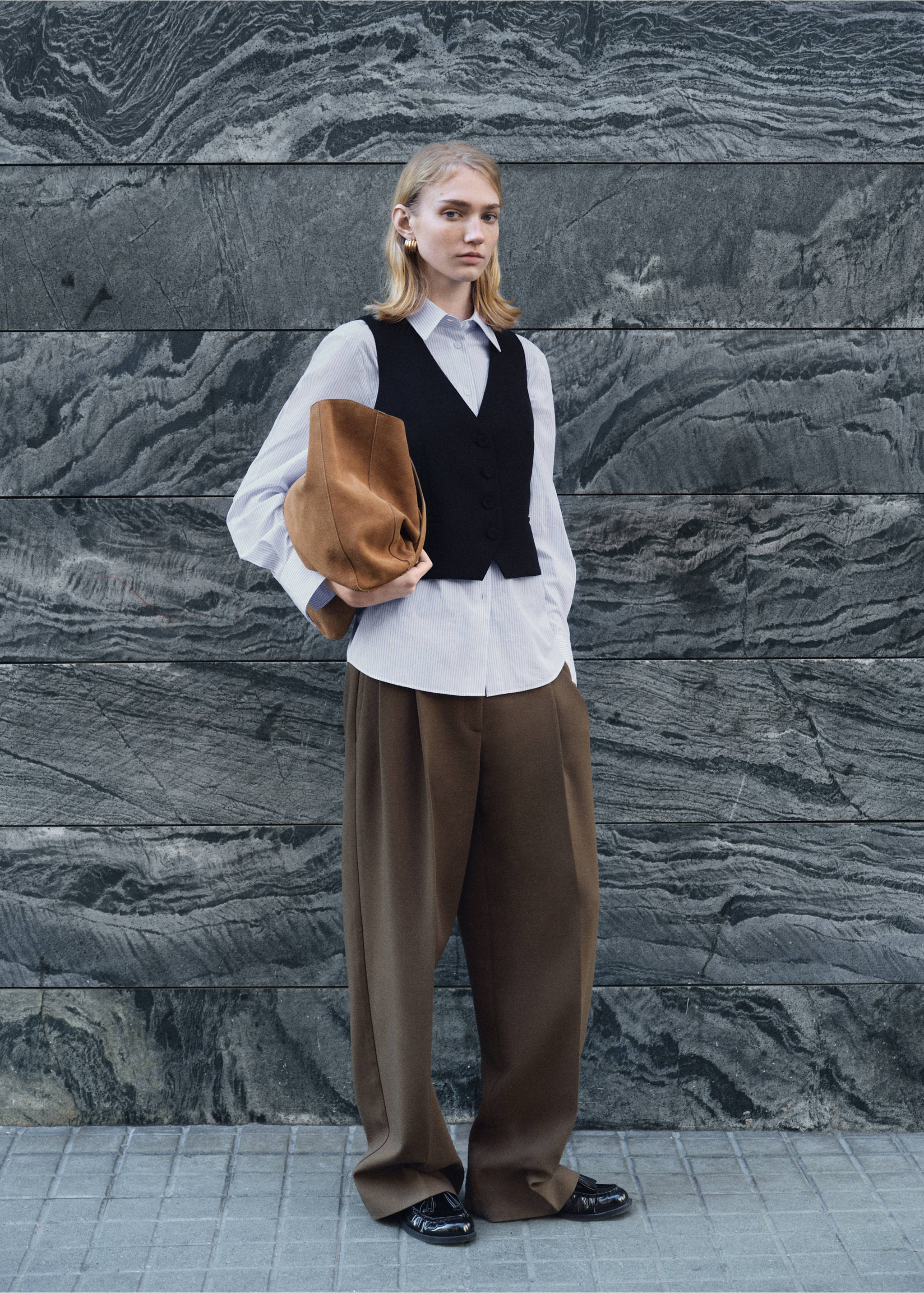 Kamizelka garniturowa na guziki - Szczegóły artykułu 9, Czarny. Ref: 87091518-00.