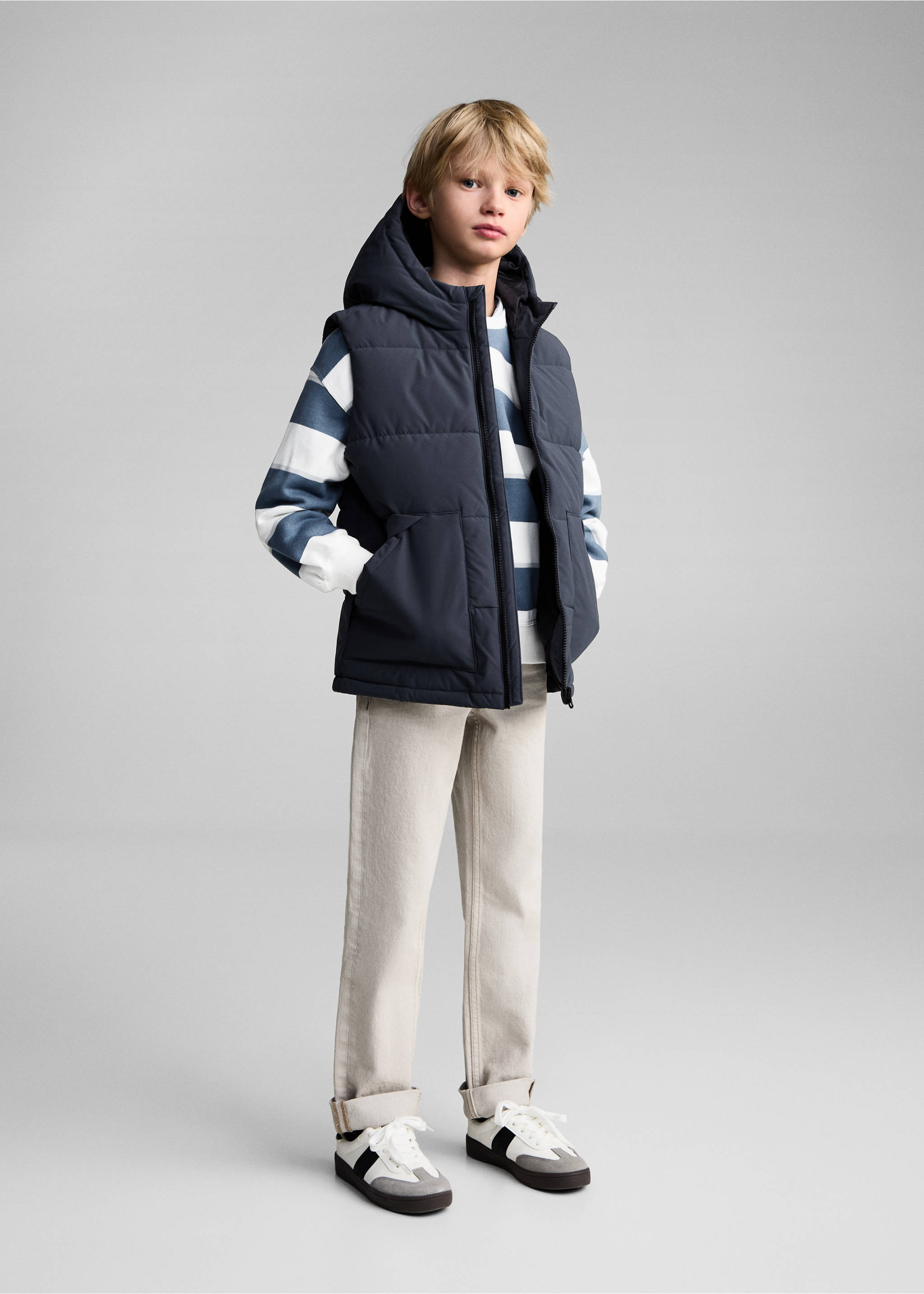 Quilted gilet with hood - General plane, Charcoal. Ref: 87092536-00.