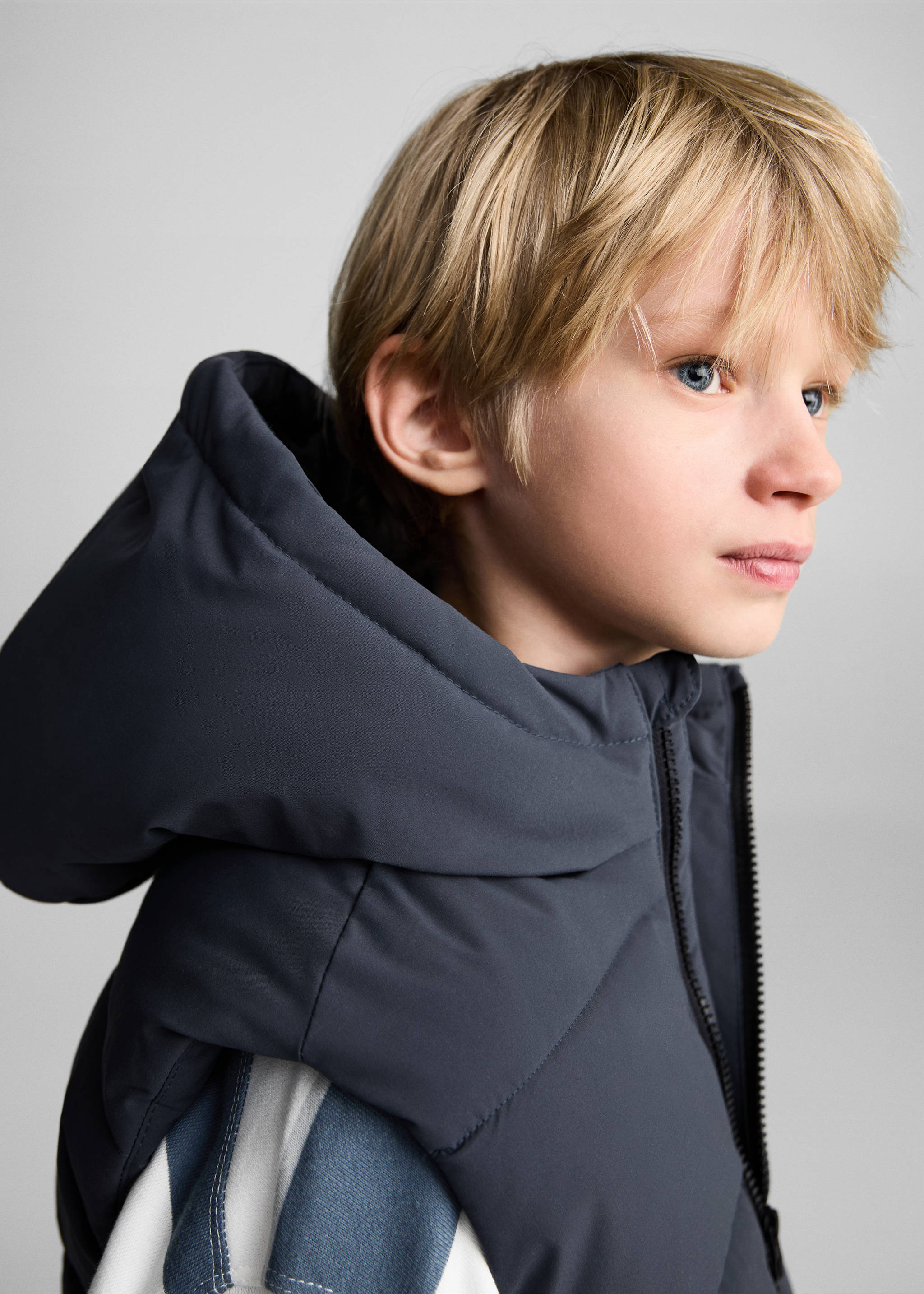 Quilted gilet with hood - Details of the article 1, Charcoal. Ref: 87092536-00.