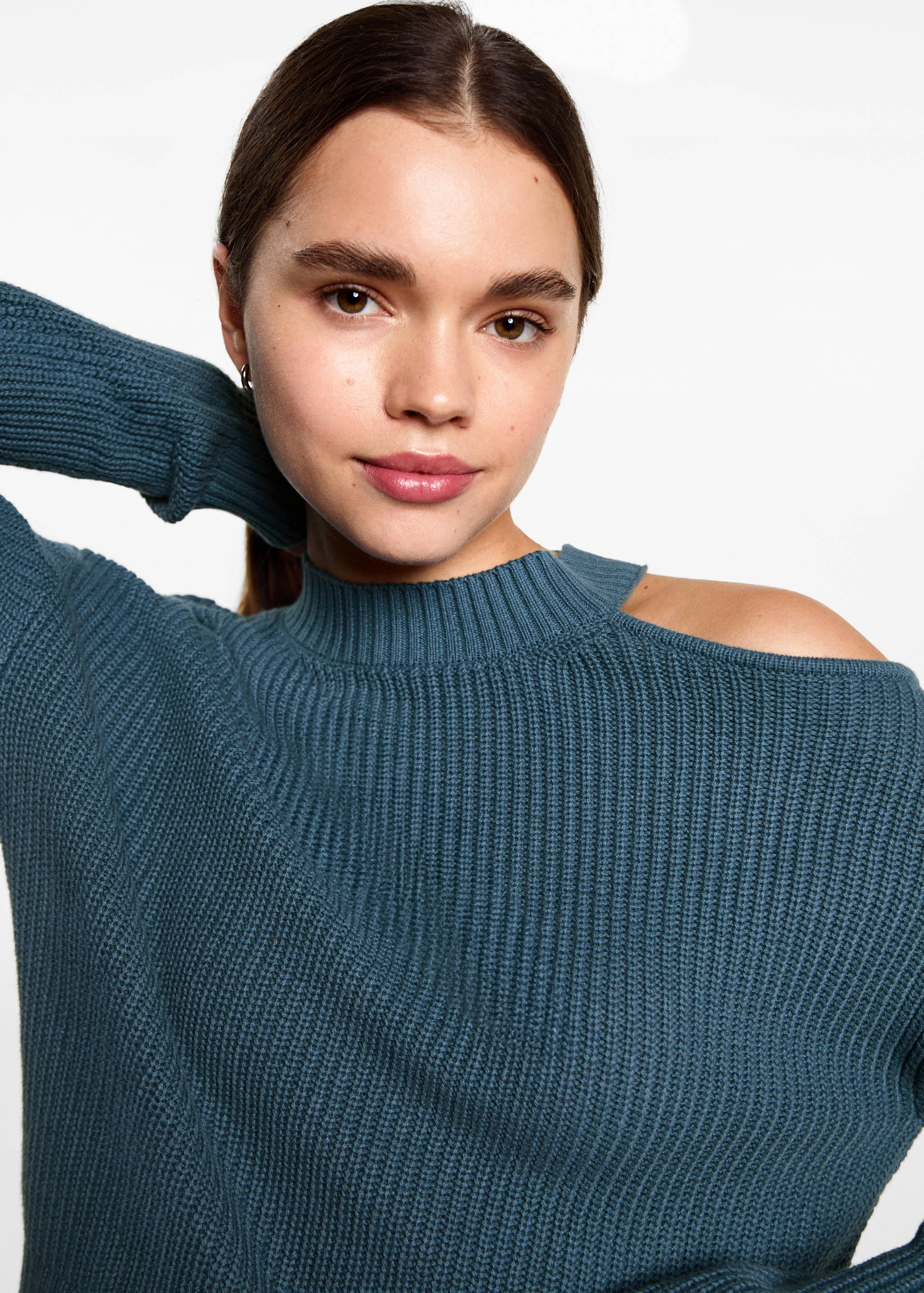 Asymmetrical sweater with shoulder opening - Details of the article 1