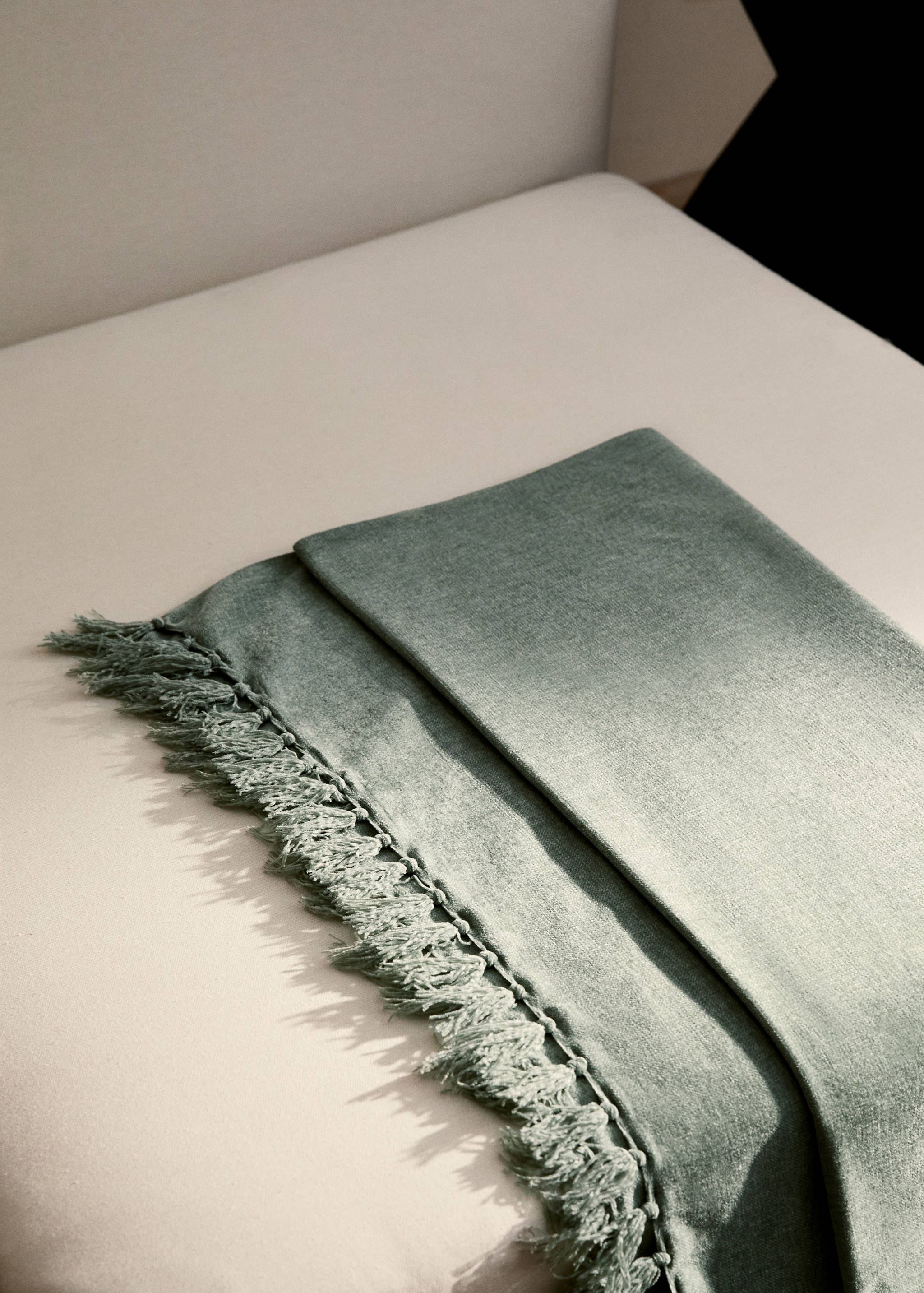 Chenille blanket with fringes - General plane