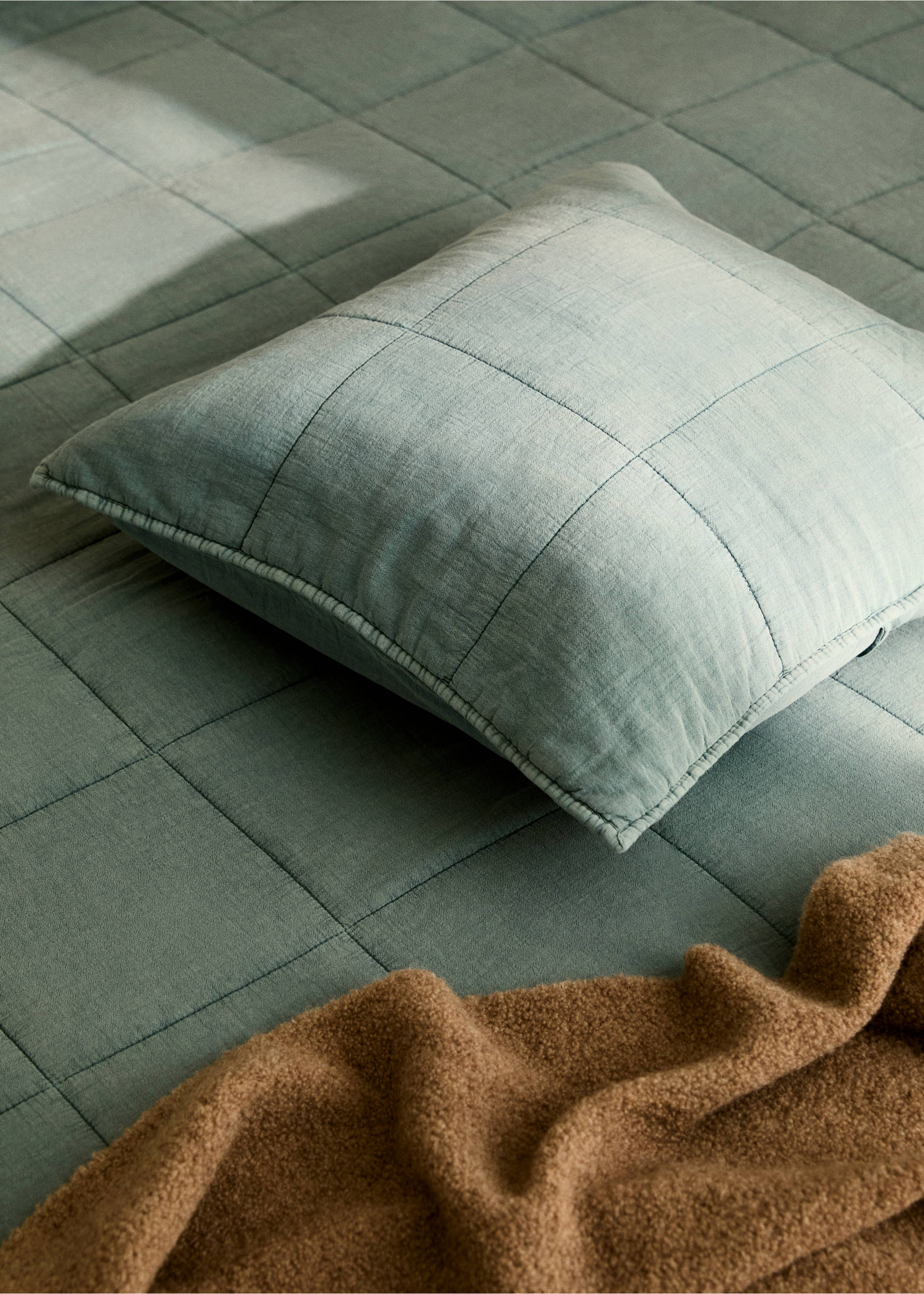 Garment-dyed cotton cushion cover with checks 50x50 cm - General plane, Green. Ref: 87092908-00.