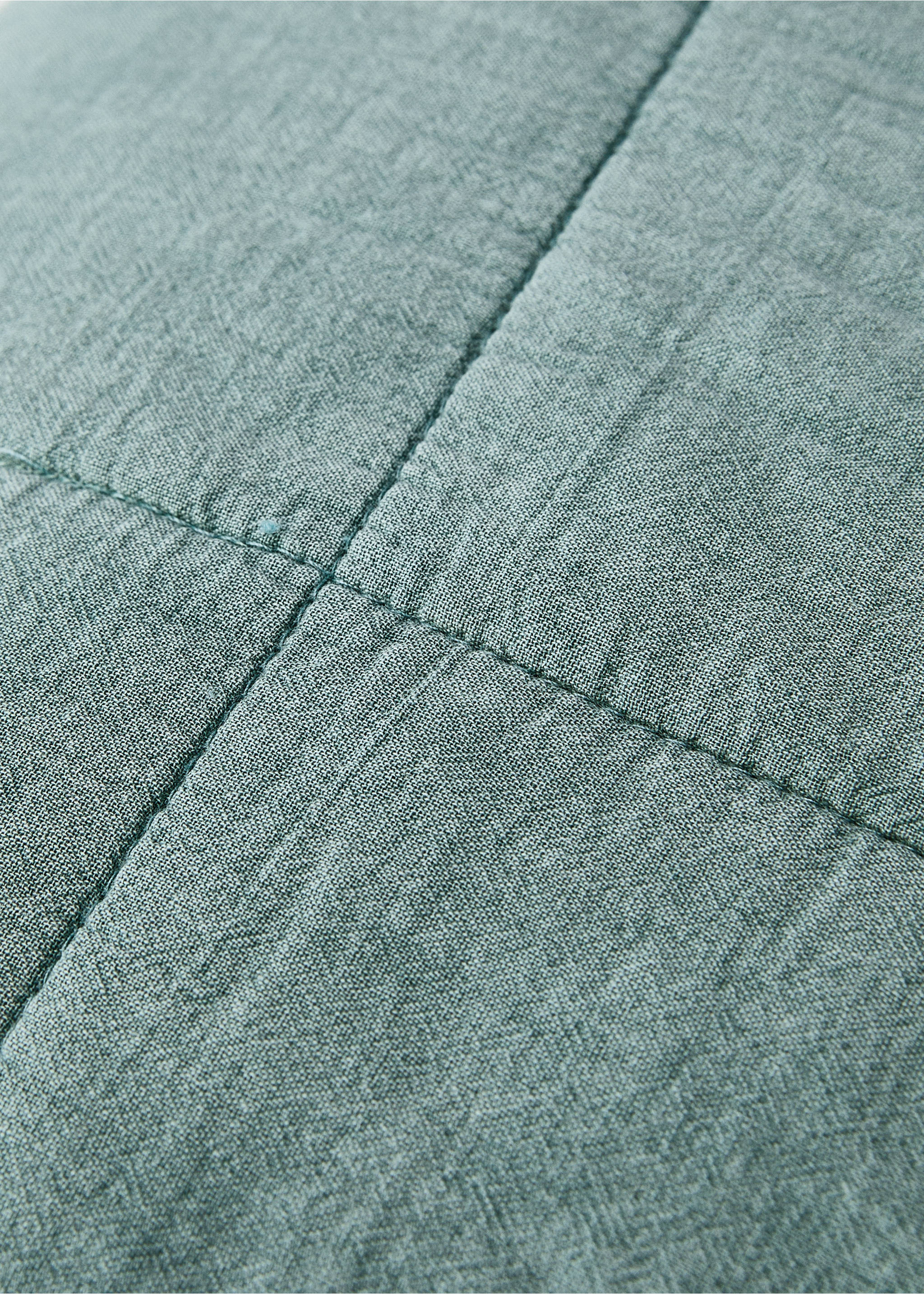 Garment-dyed cotton cushion cover with checks 50x50 cm - Details of the article 2, Green. Ref: 87092908-00.