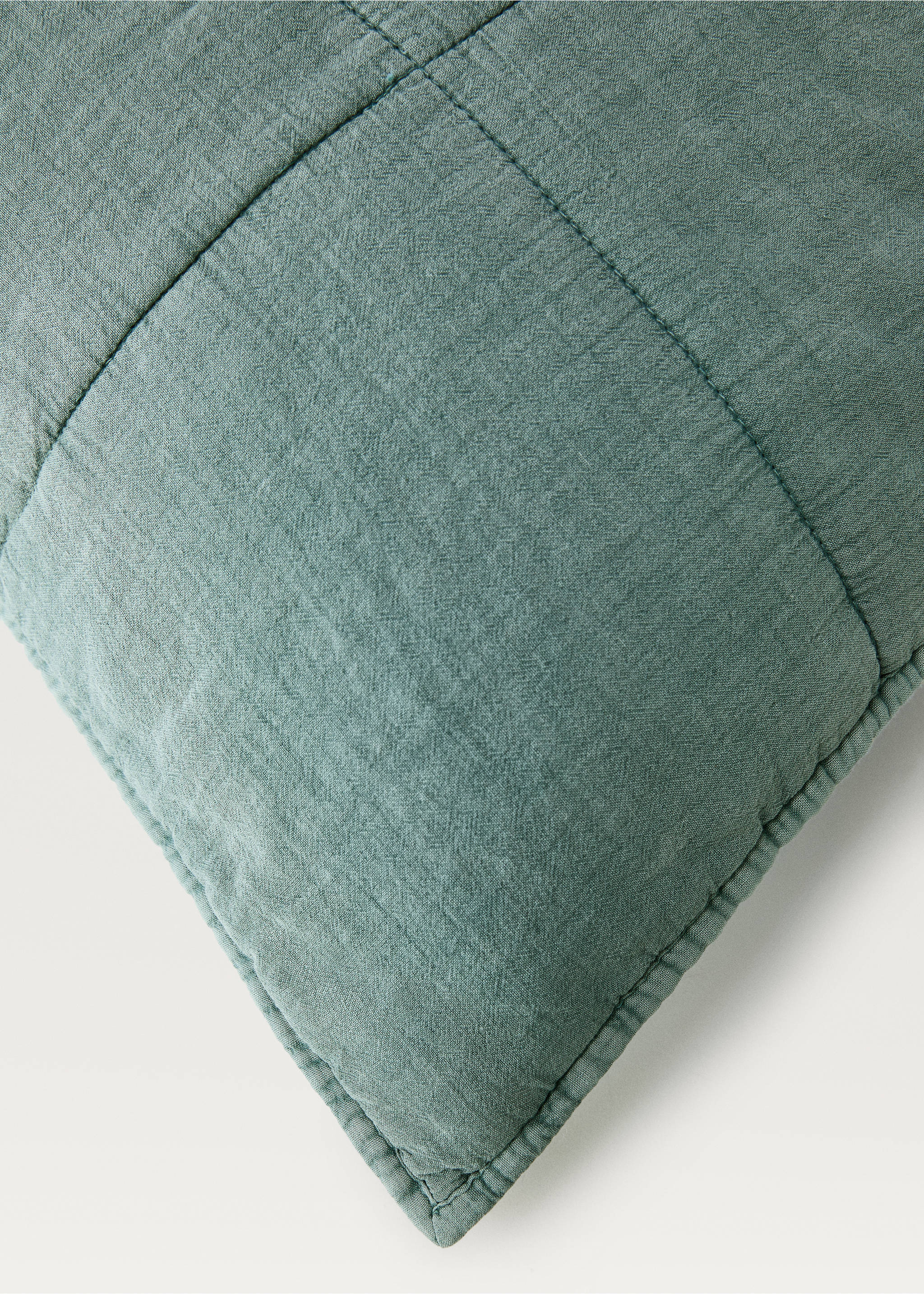Garment-dyed cotton cushion cover with checks 50x50 cm - Details of the article 4, Green. Ref: 87092908-00.