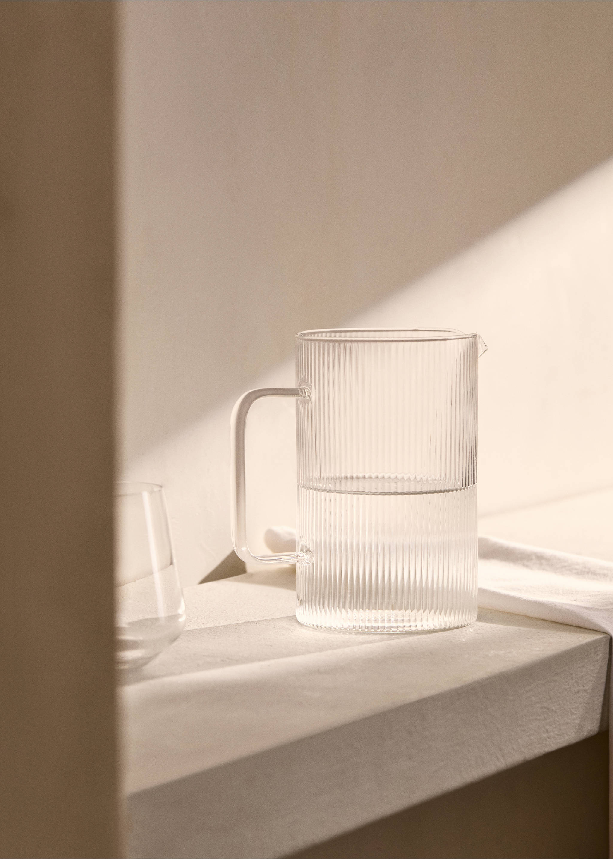 Carafe en borosilicate détail lignes - Plan général, Gris glacé. Ref: 87092924-00.