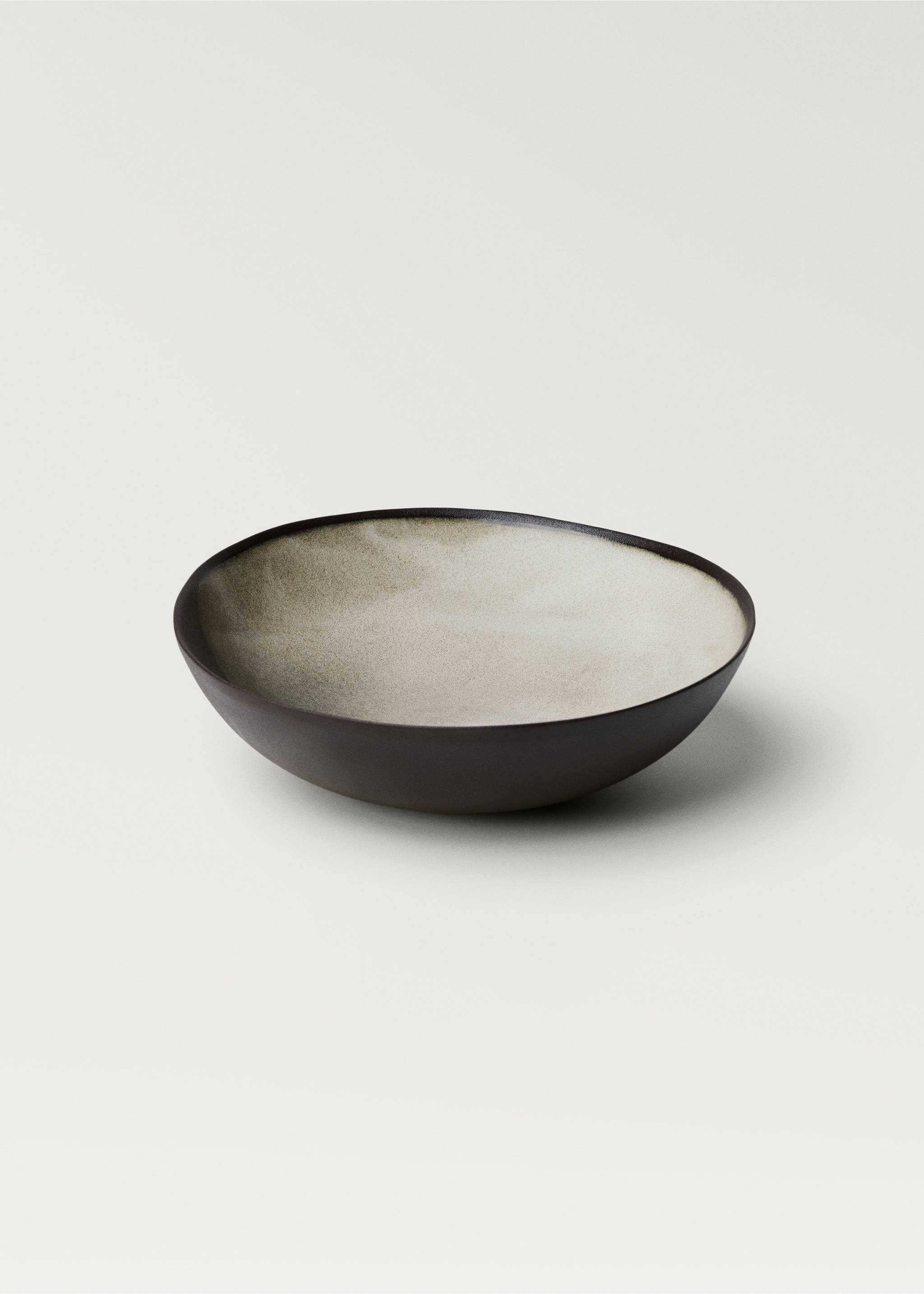 Two-tone stoneware bowl - Details of the article 1, Black. Ref: 87092946-00.