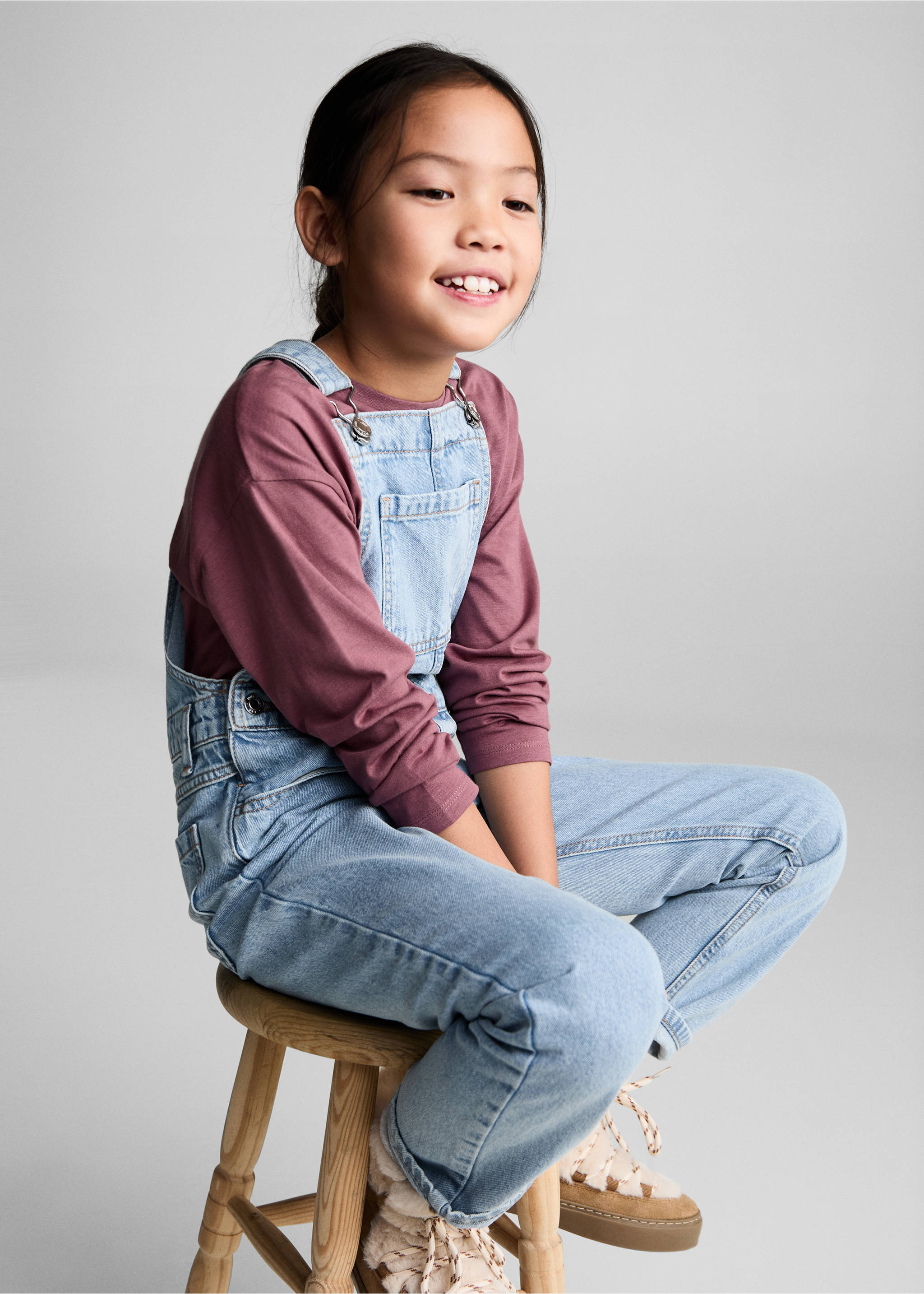 Long denim dungarees - Details of the article 2, Medium Blue. Ref: 87093269-00.