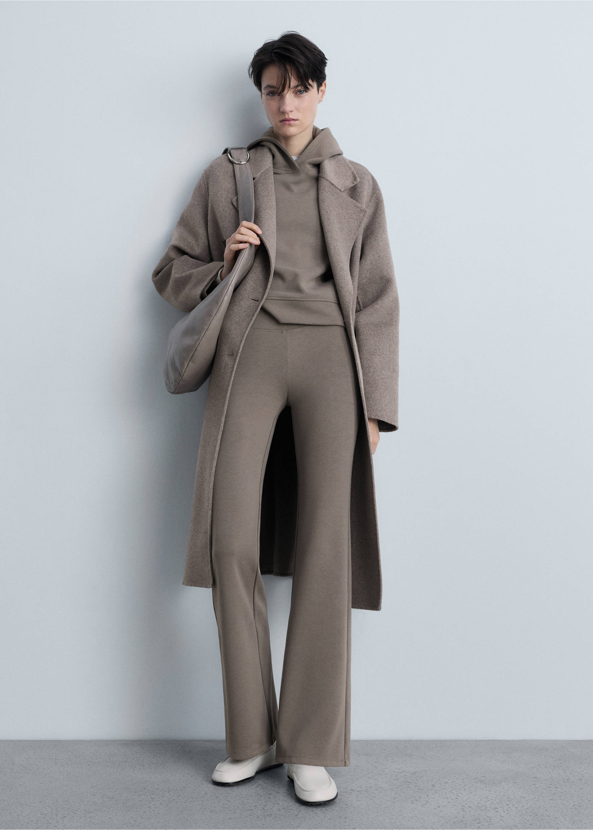 Pantaloni din tricot evazați - Plan general, Maro mediu. Ref: 87093274-00.