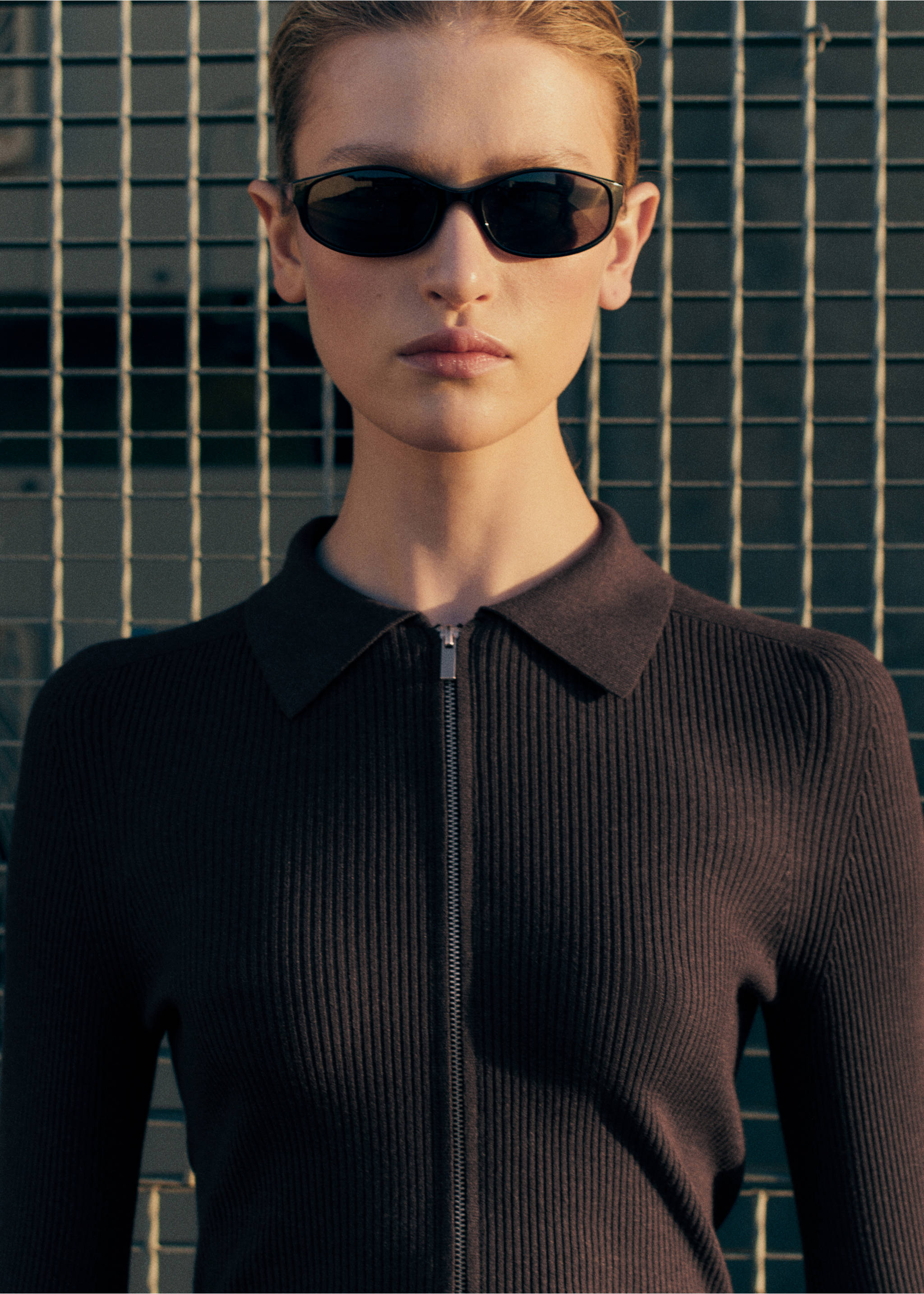 Zipped knit cardigan - Details of the article 6, Dark Grey. Ref: 87093276-00.