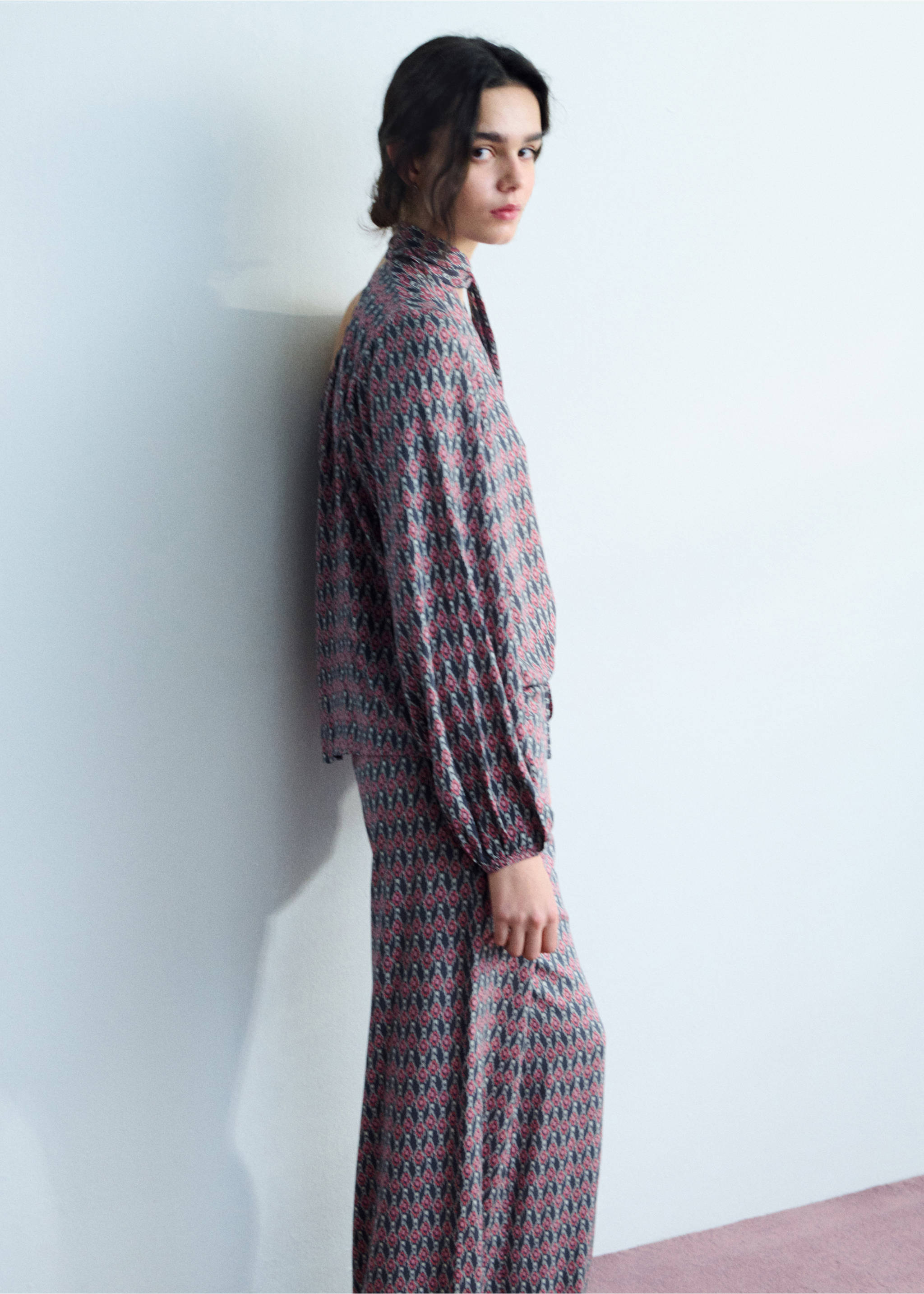 Flowy printed trousers - Details of the article 5, Maroon. Ref: 87093278-00.