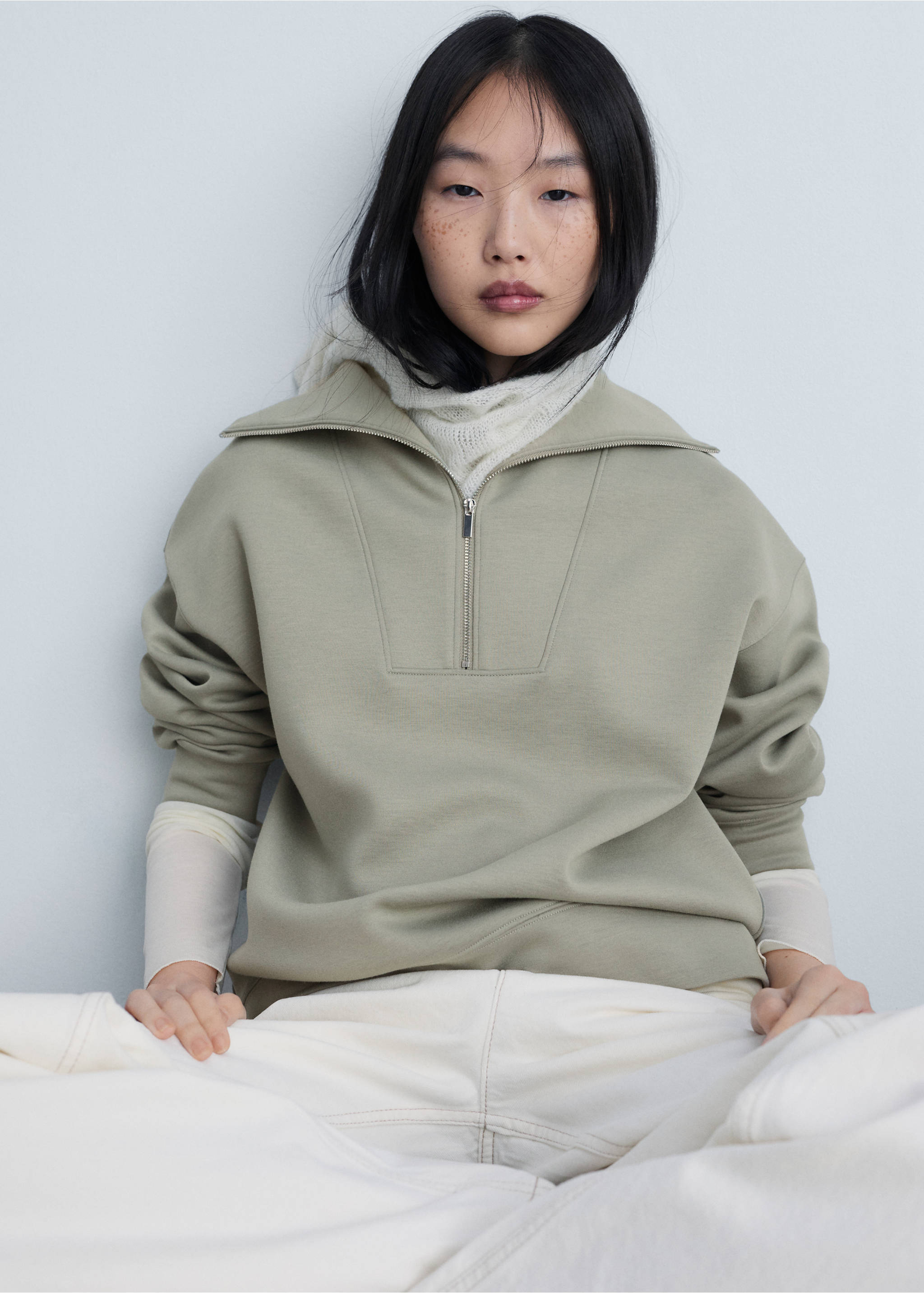 Knitted zip-neck sweatshirt - Details of the article 2, Khaki. Ref: 87093286-00.