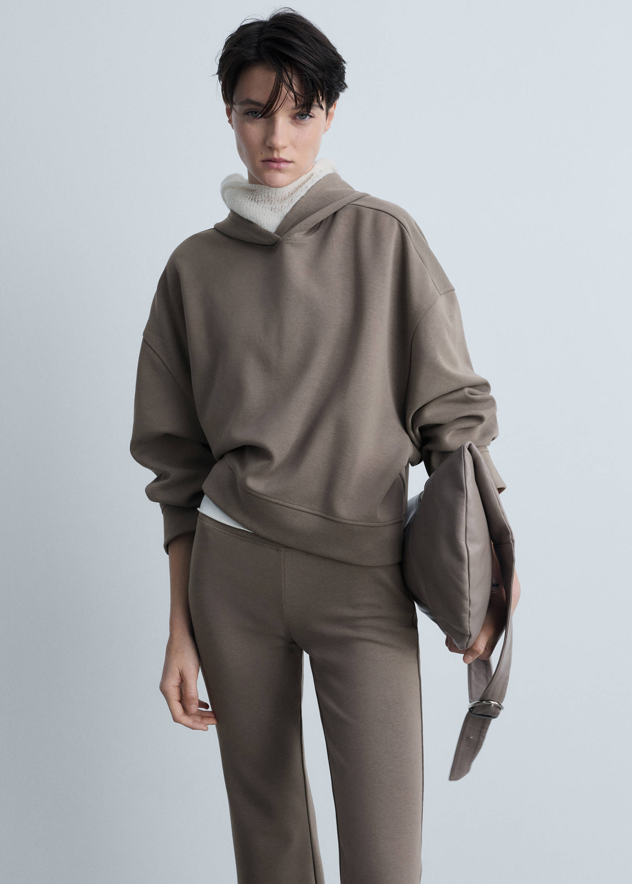 Sudadera oversize capucha - Plano medio