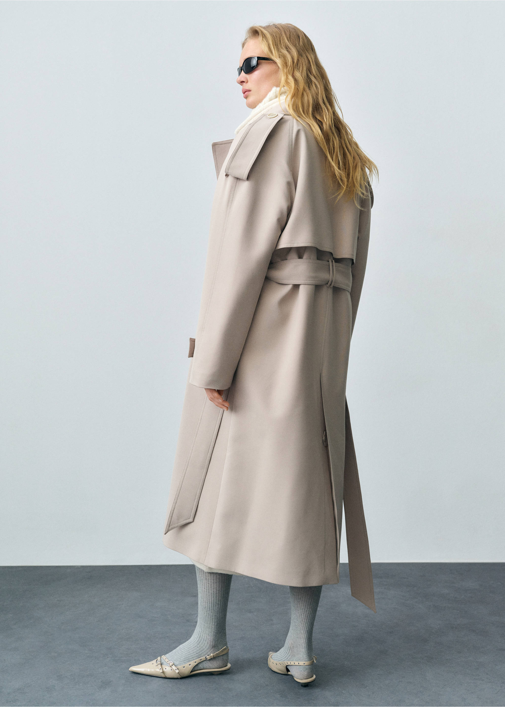Oversized trench coat with belt - Reverse of the article, Ecru. Ref: 87093294-00.