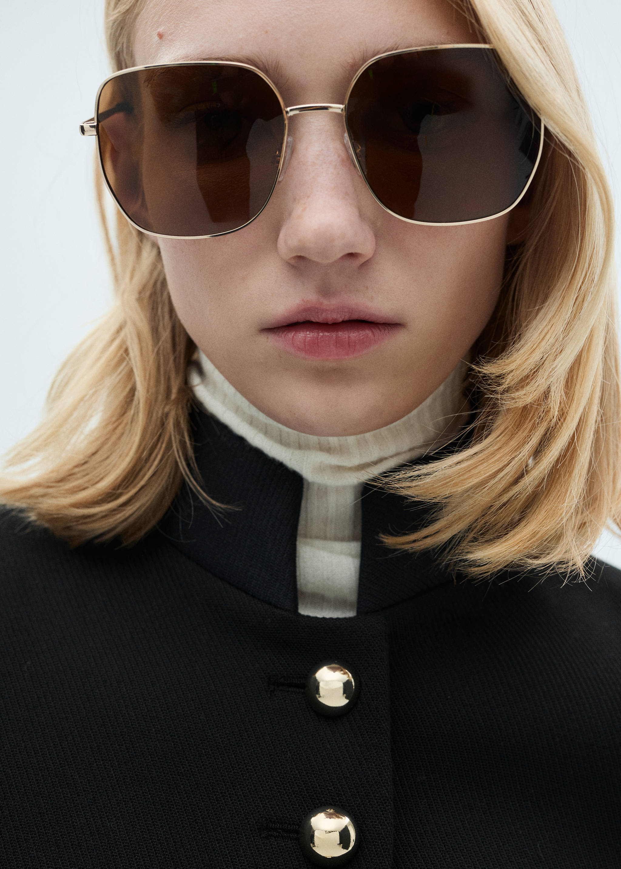 Jacke mit Stehkragen und Schmuckknöpfen - Detail des Artikels 1