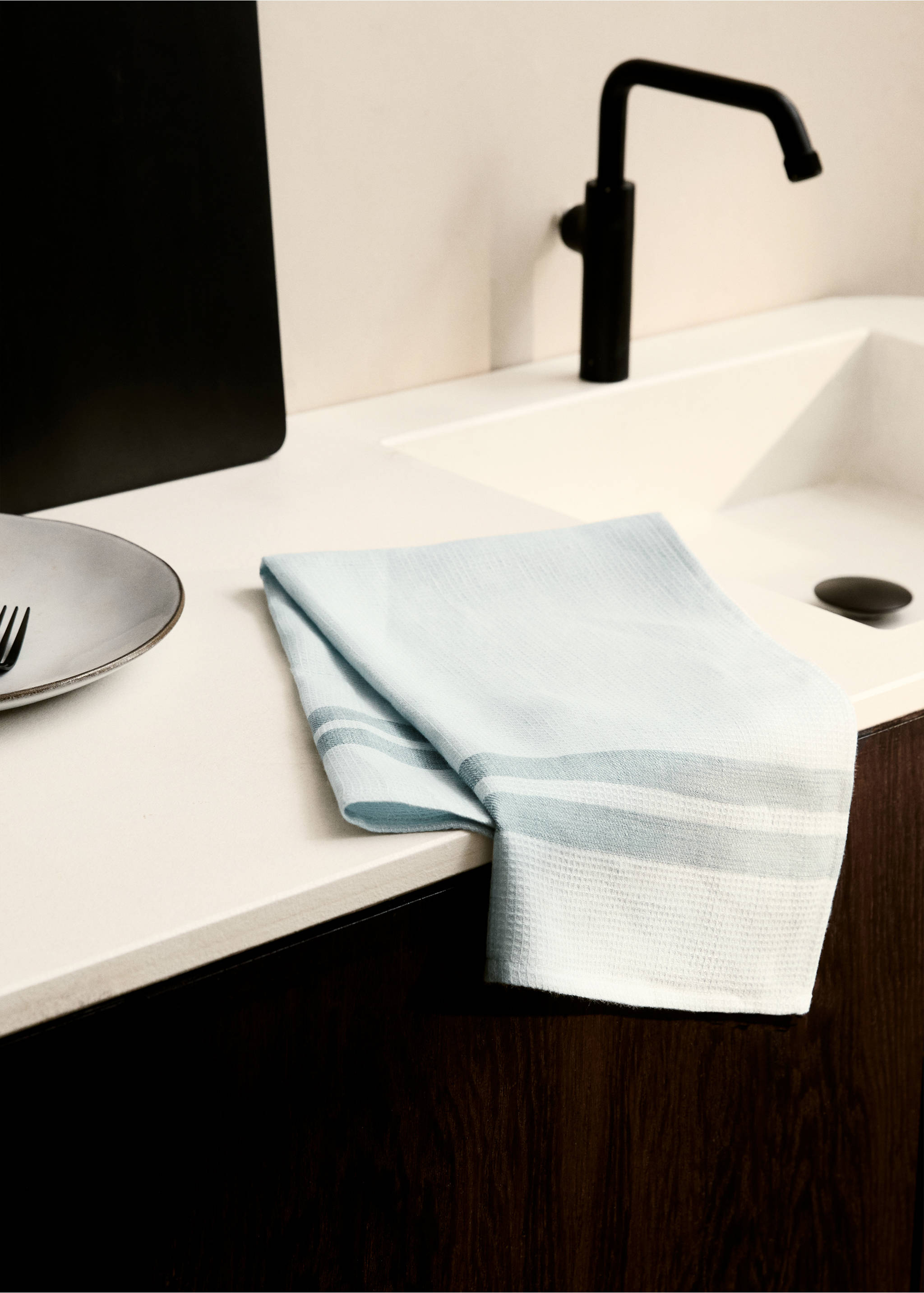 Gestreiftes Geschirrhandtuch aus Leinen mit Waffel-Piqué - Allgemeine Ansicht, Minzgrün. Ref: 87093308-00.