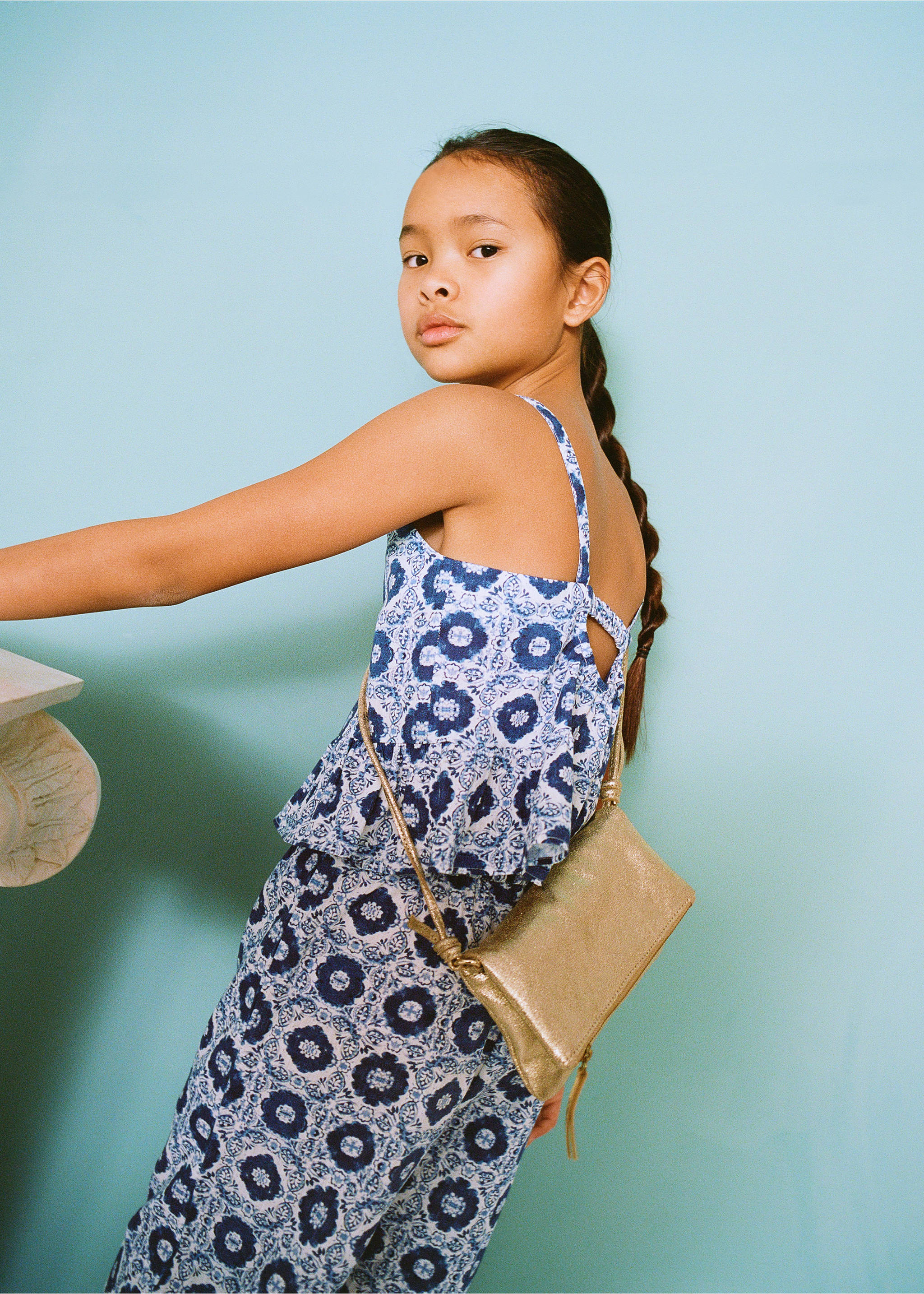 Leather metallic bag - Details of the article 6, Gold. Ref: 87093644-00.