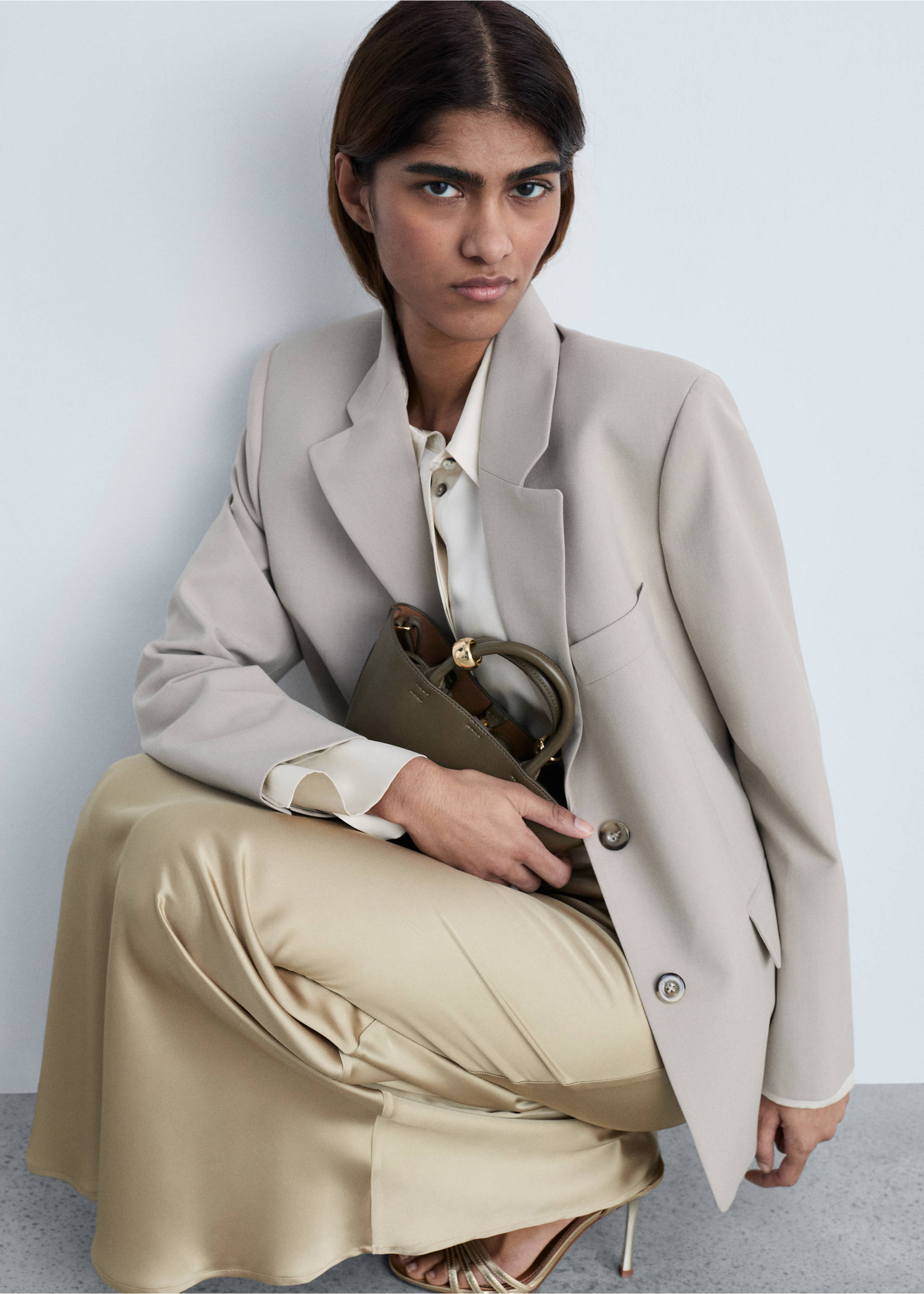 Jupe longue satinée - Détail de l'article 2, Or. Ref: 87094062-00.