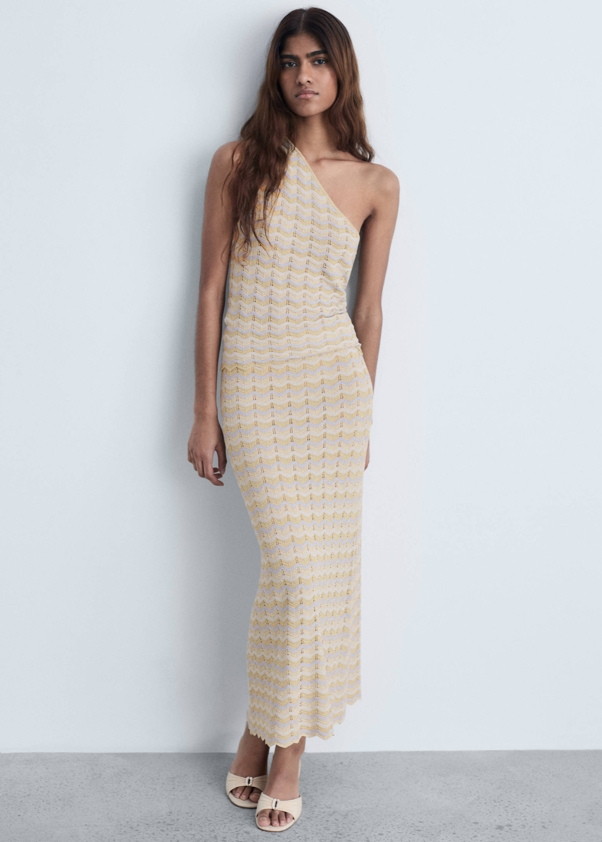 Falda larga lúrex - Plano general