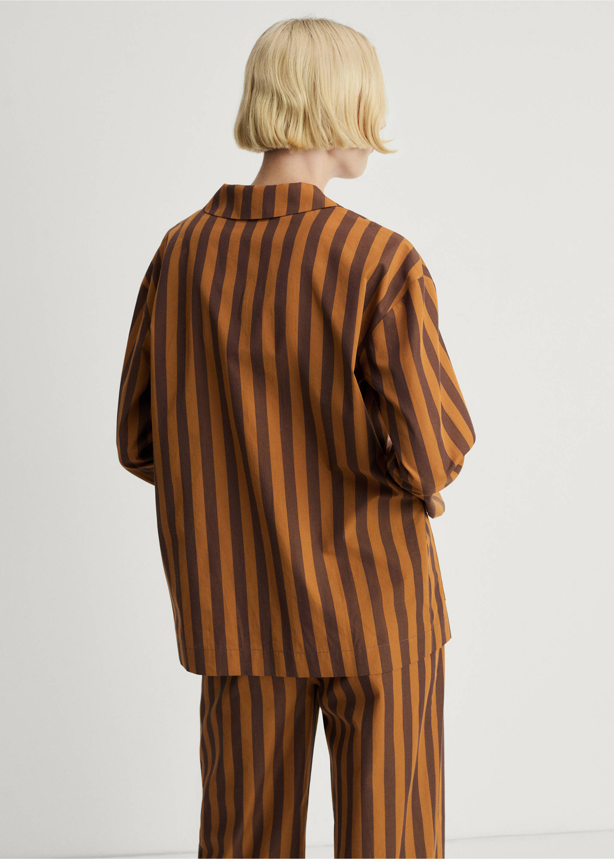 Two-tone woven striped long shirt - Reverse of the article, Brown. Ref: 87094066-00.
