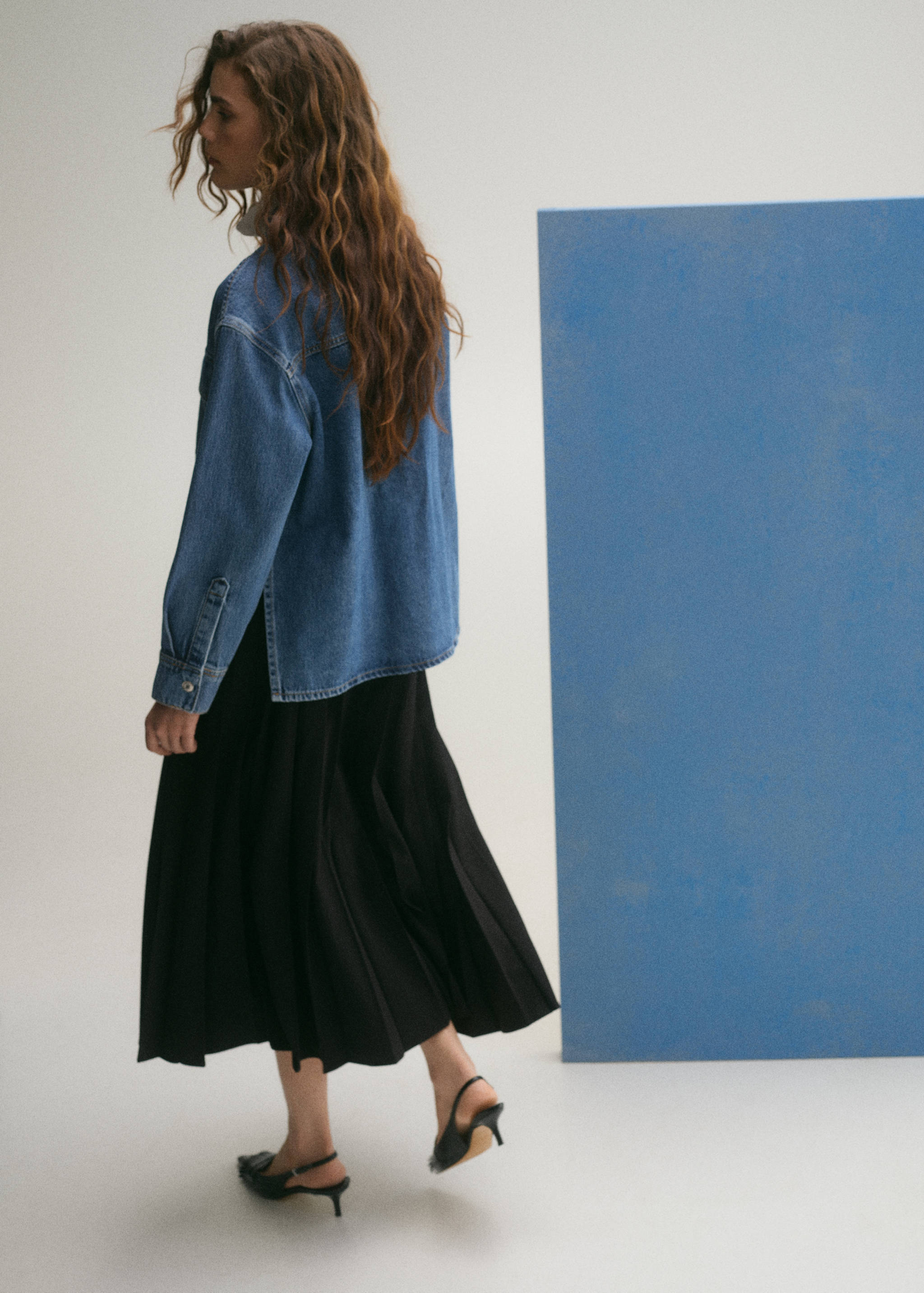 Denim overshirt pockets - Reverse of the article