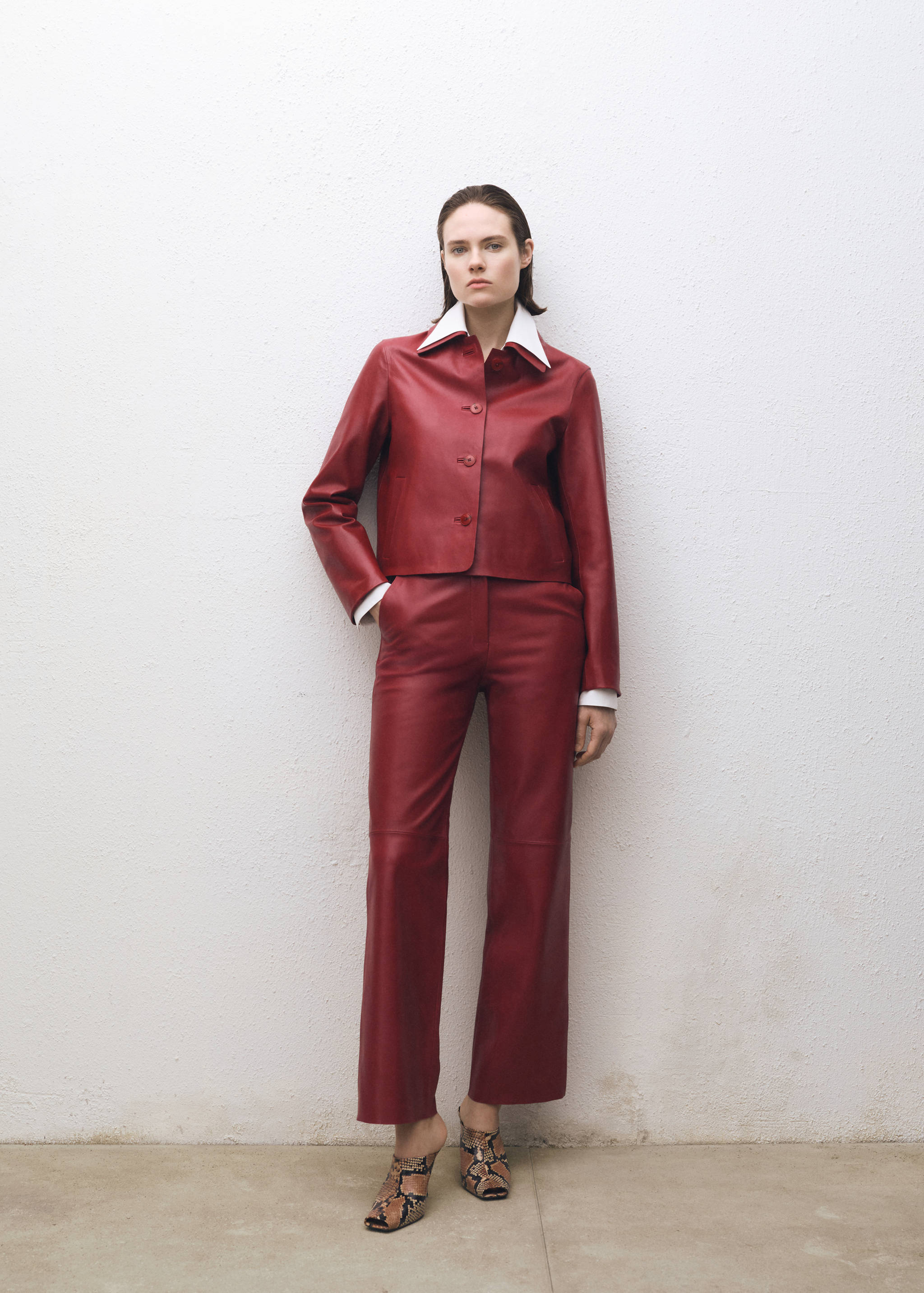 Buttoned leather jacket - General plane