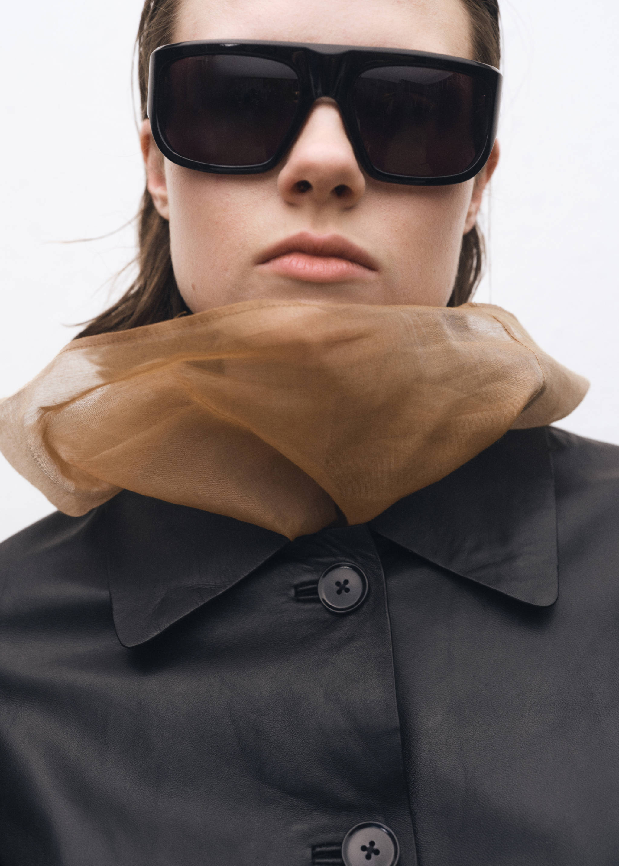 Buttoned leather jacket - Details of the article 1