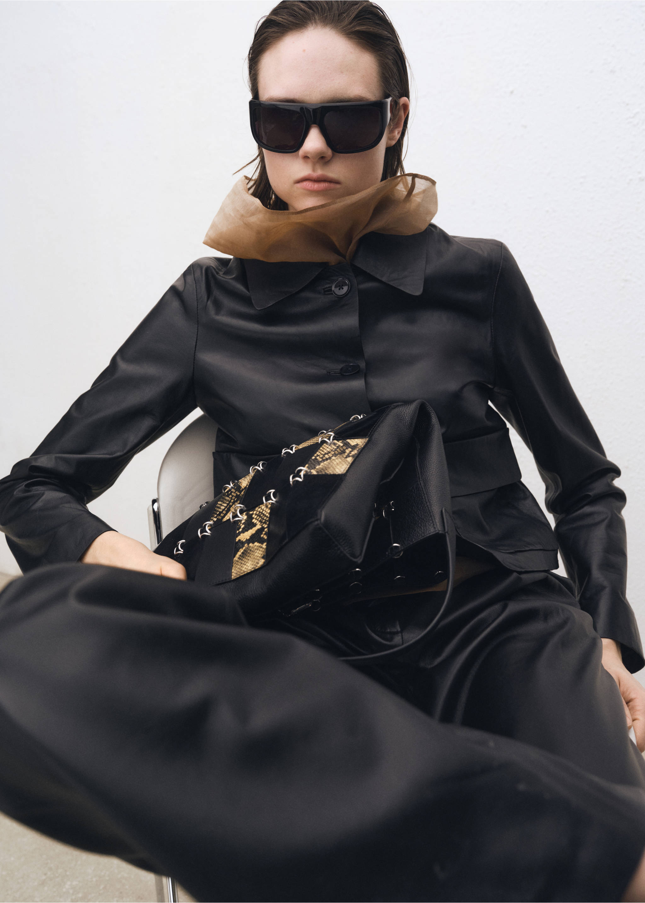 Buttoned leather jacket - Details of the article 2, Black. Ref: 87094074-00.