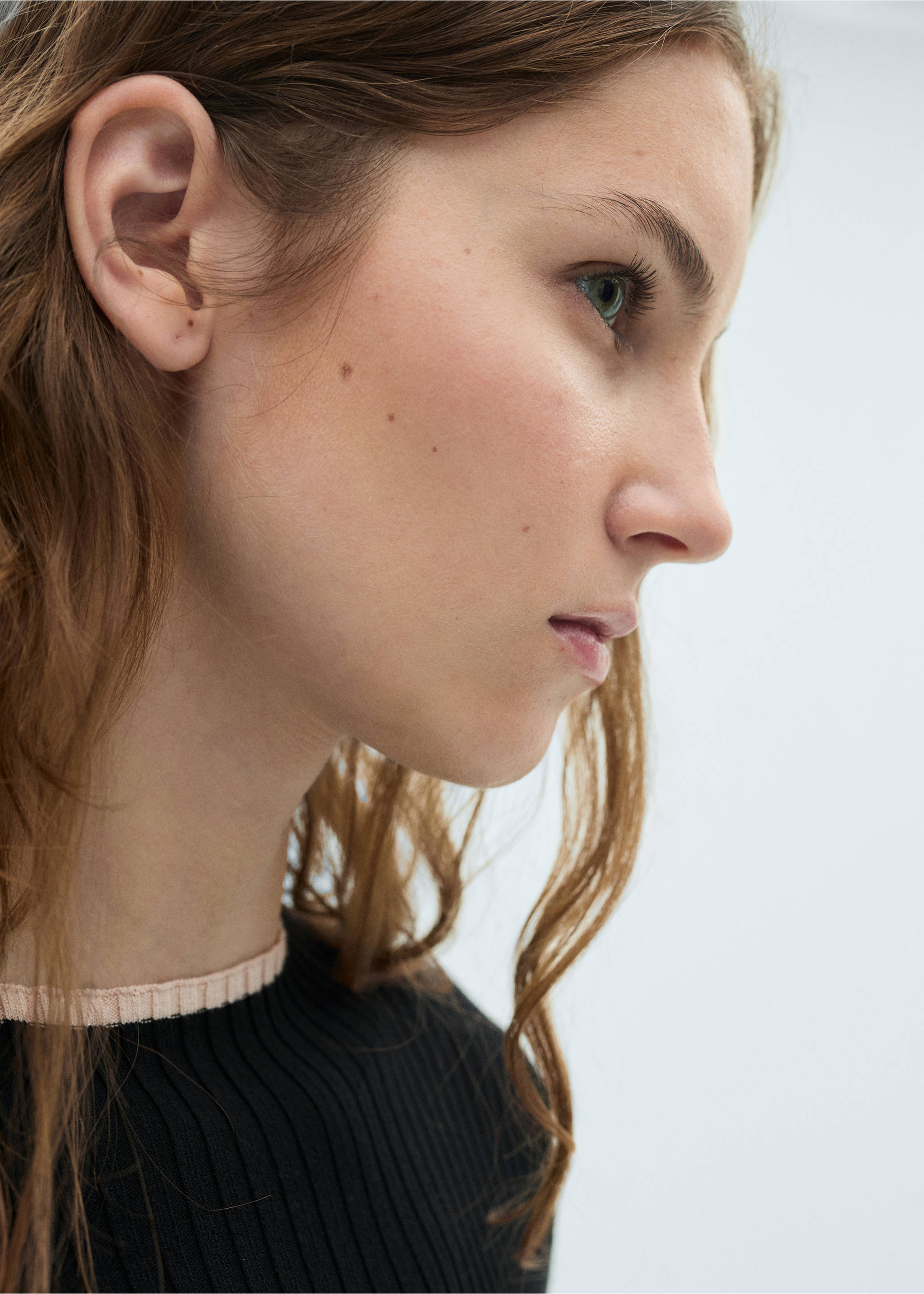 Contrast ribbed knit dress - Details of the article 1, Black. Ref: 87094077-00.