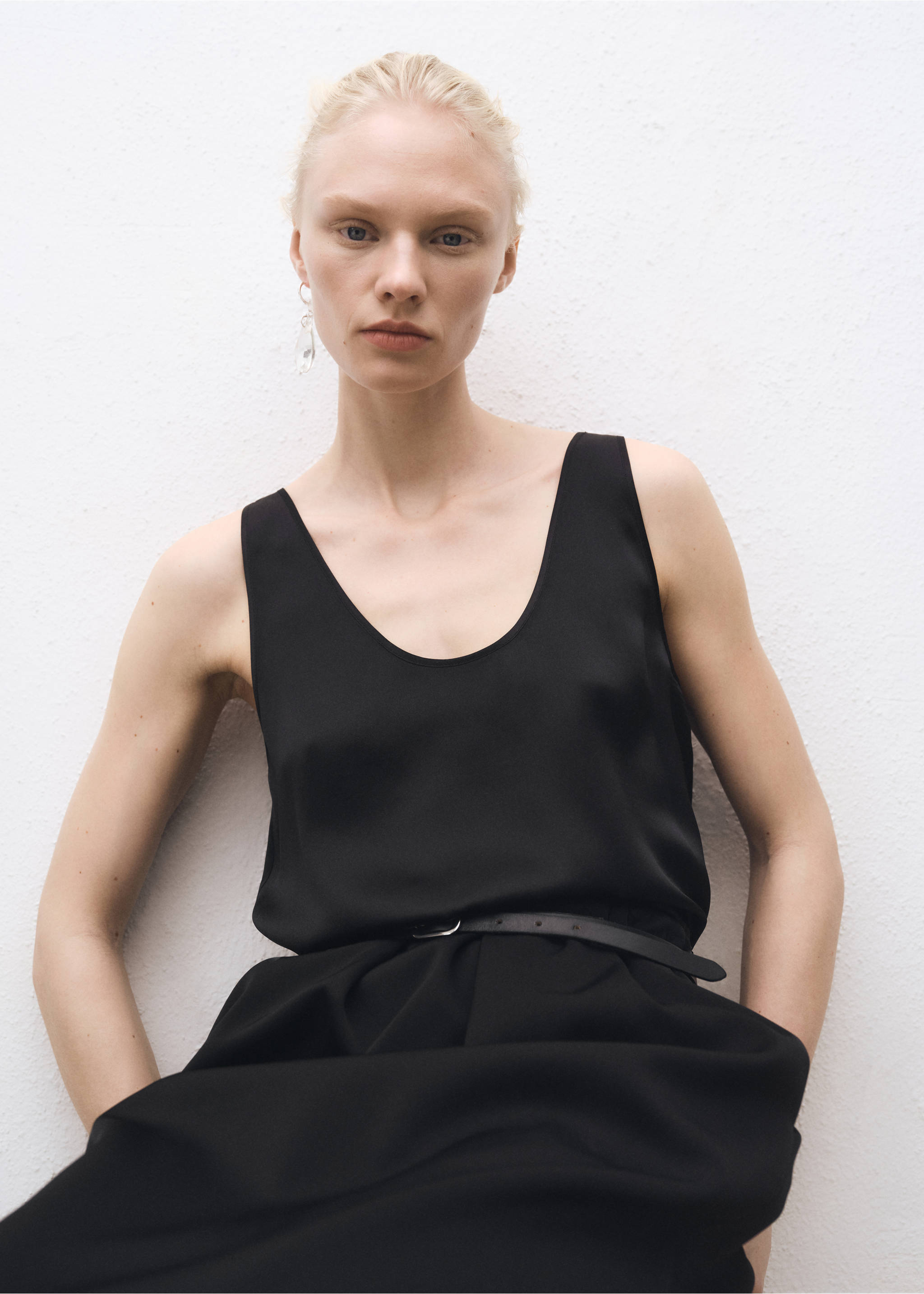Silk top with straps - Medium plane, Black. Ref: 87094080-00.