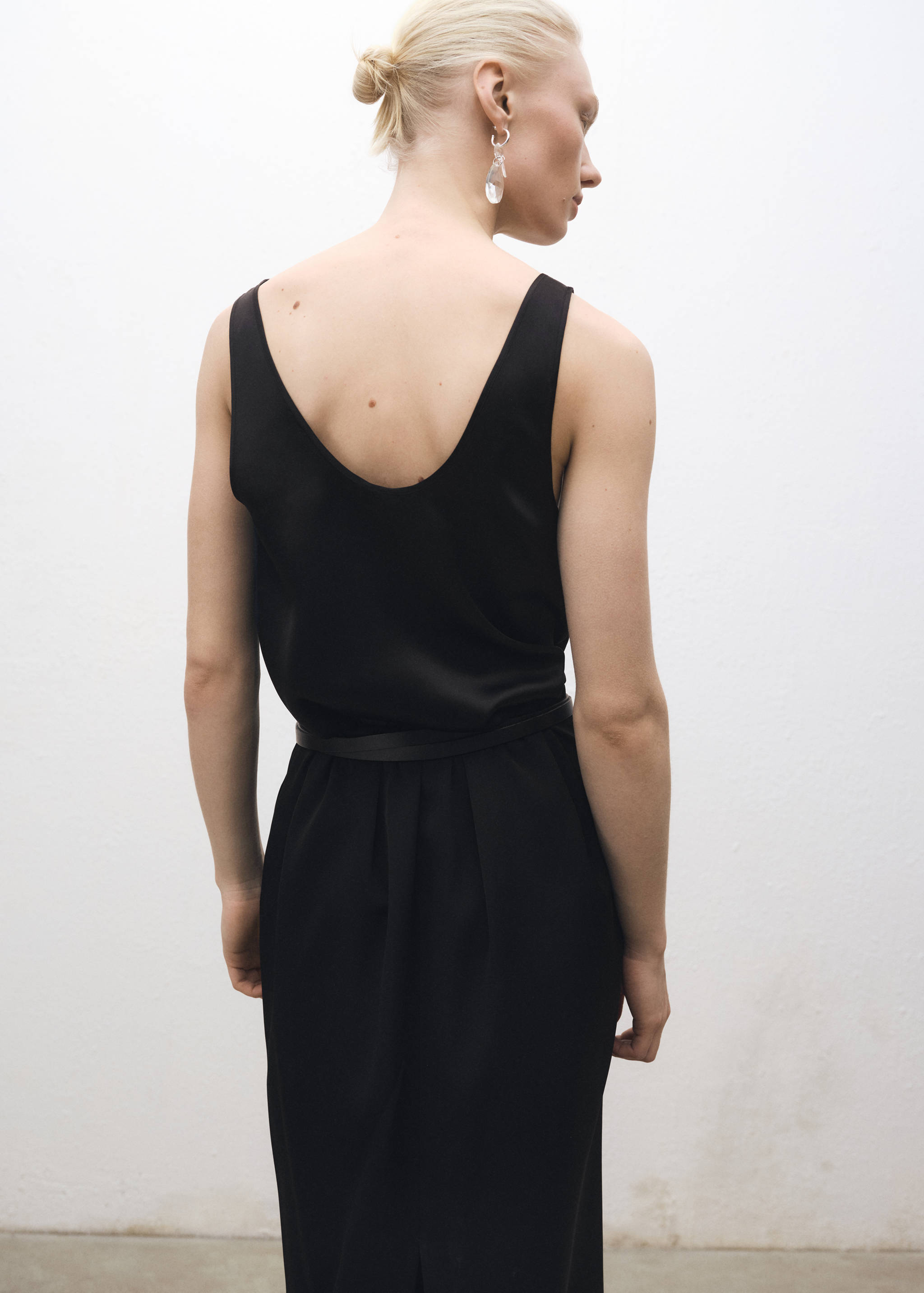 Silk top with straps - Reverse of the article