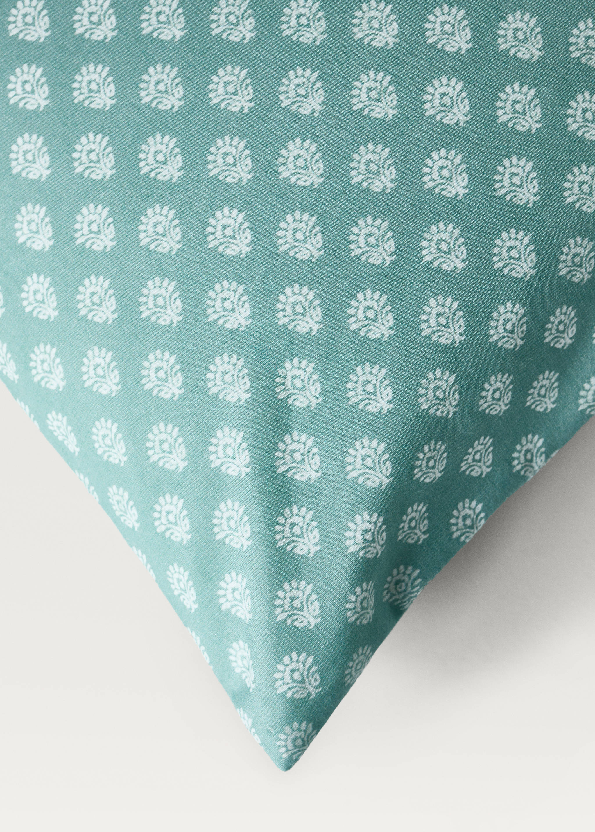 Children’s cotton percale pillowcase with small flowers 30x50 cm - Details of the article 3