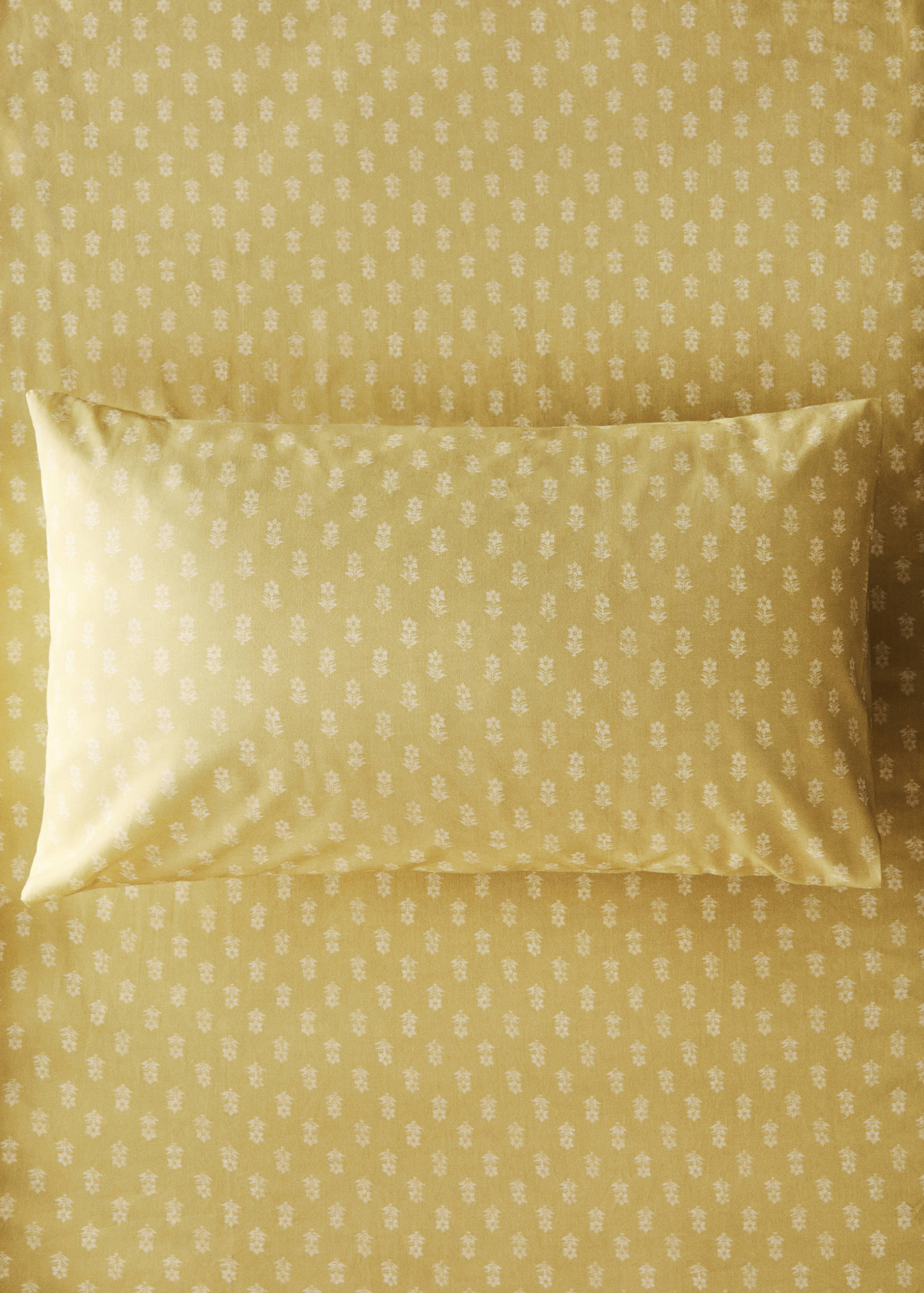 Children’s cotton percale pillowcase with small flowers 30x50 cm - General plane