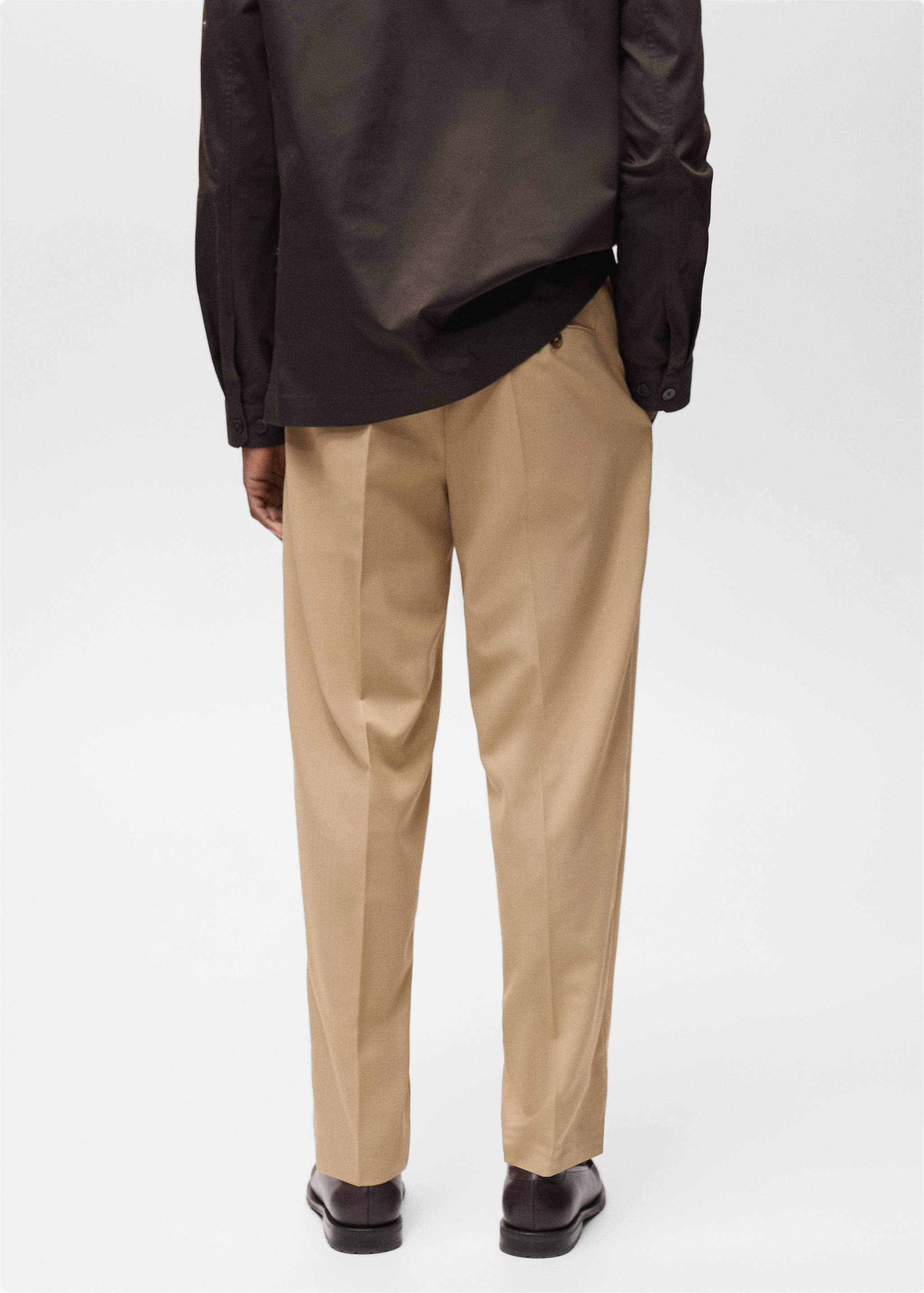 Byxa i fin ull med pressveck och smal passform - Artikelns baksida