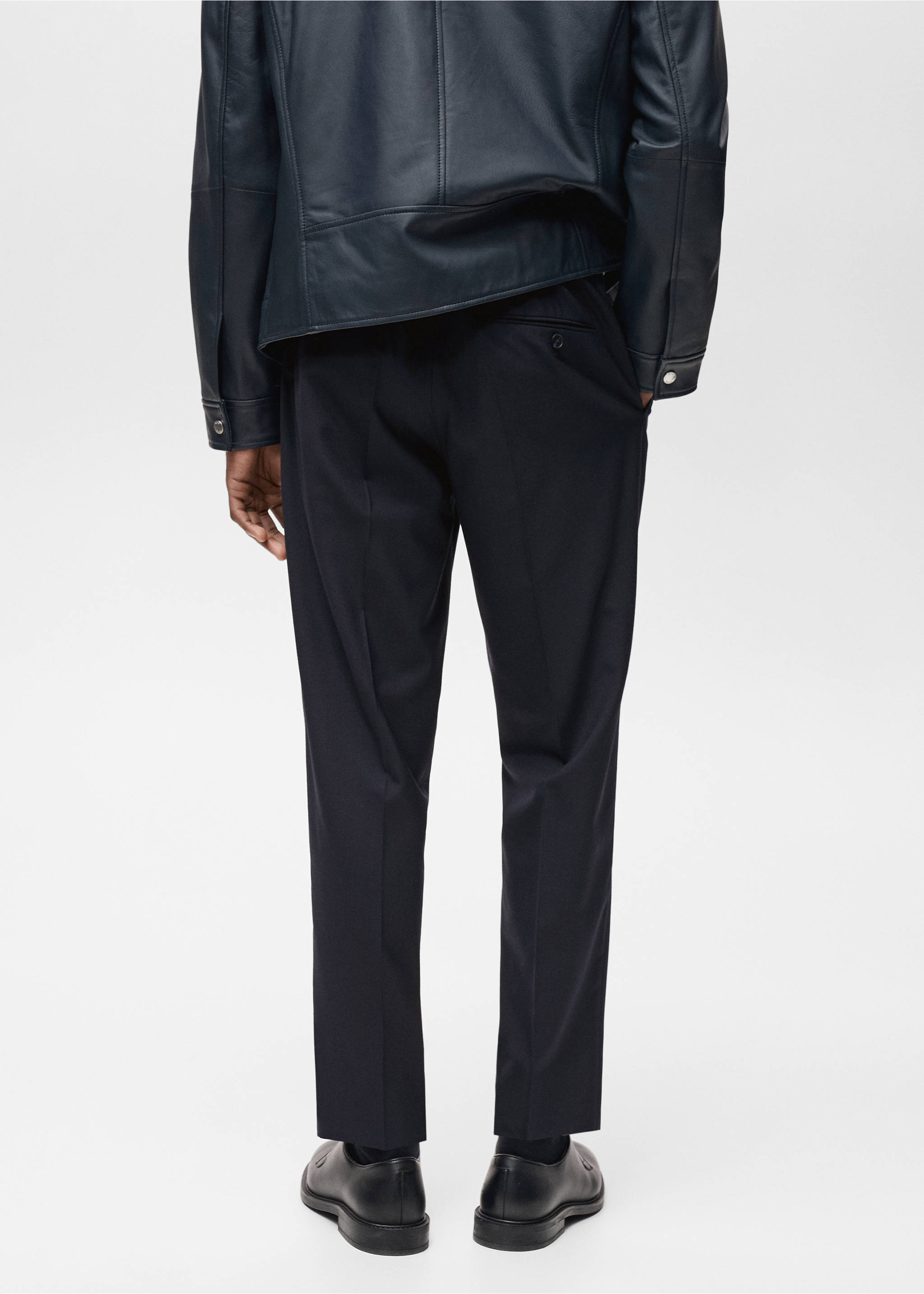 Slim-fit bandplooibroek van koele wol - Achterkant van het artikel, Nachtblauw. Ref: 87094388-00.