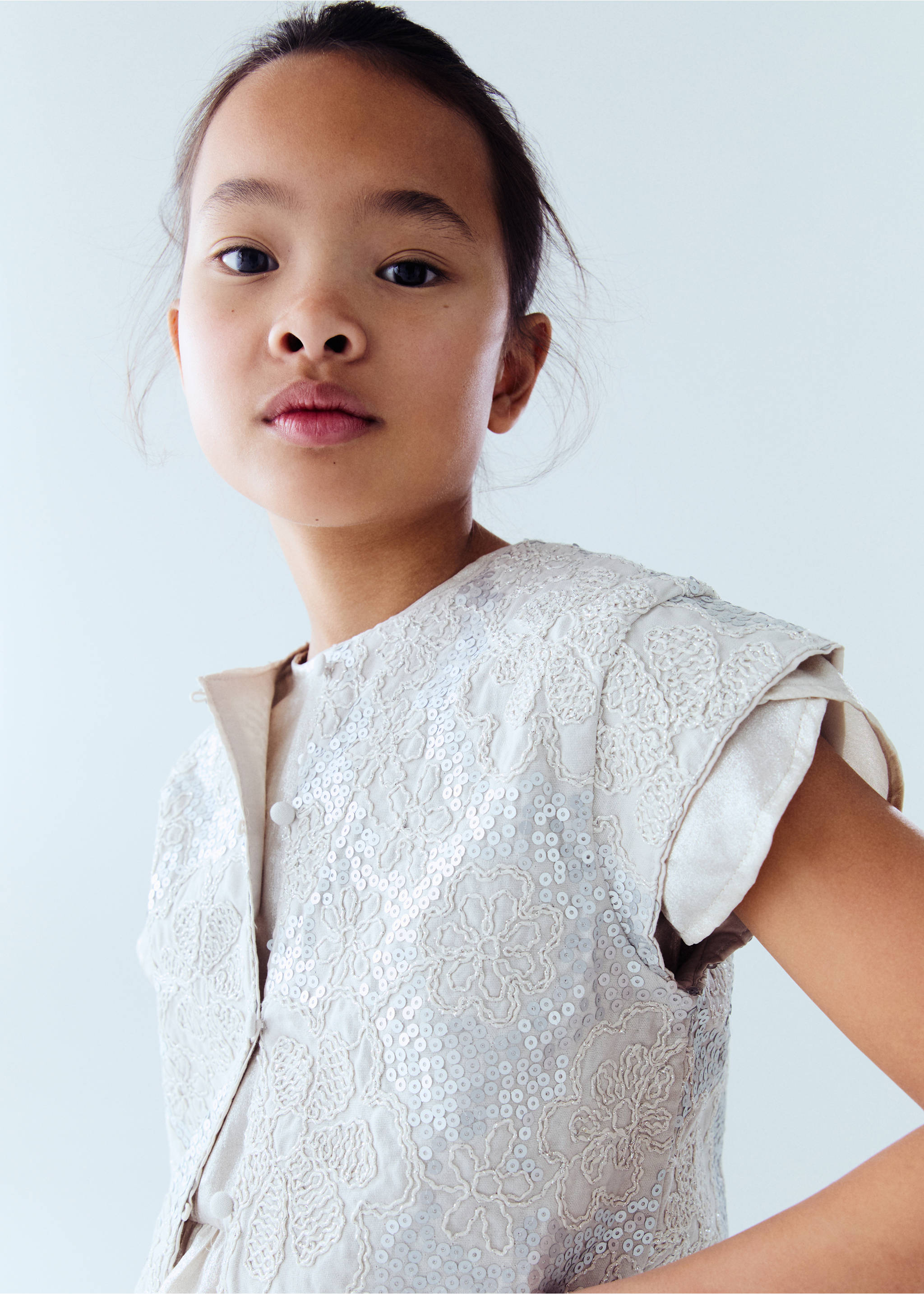 Embroidered gilet - Details of the article 5, Light/Pastel Grey. Ref: 87094393-00.