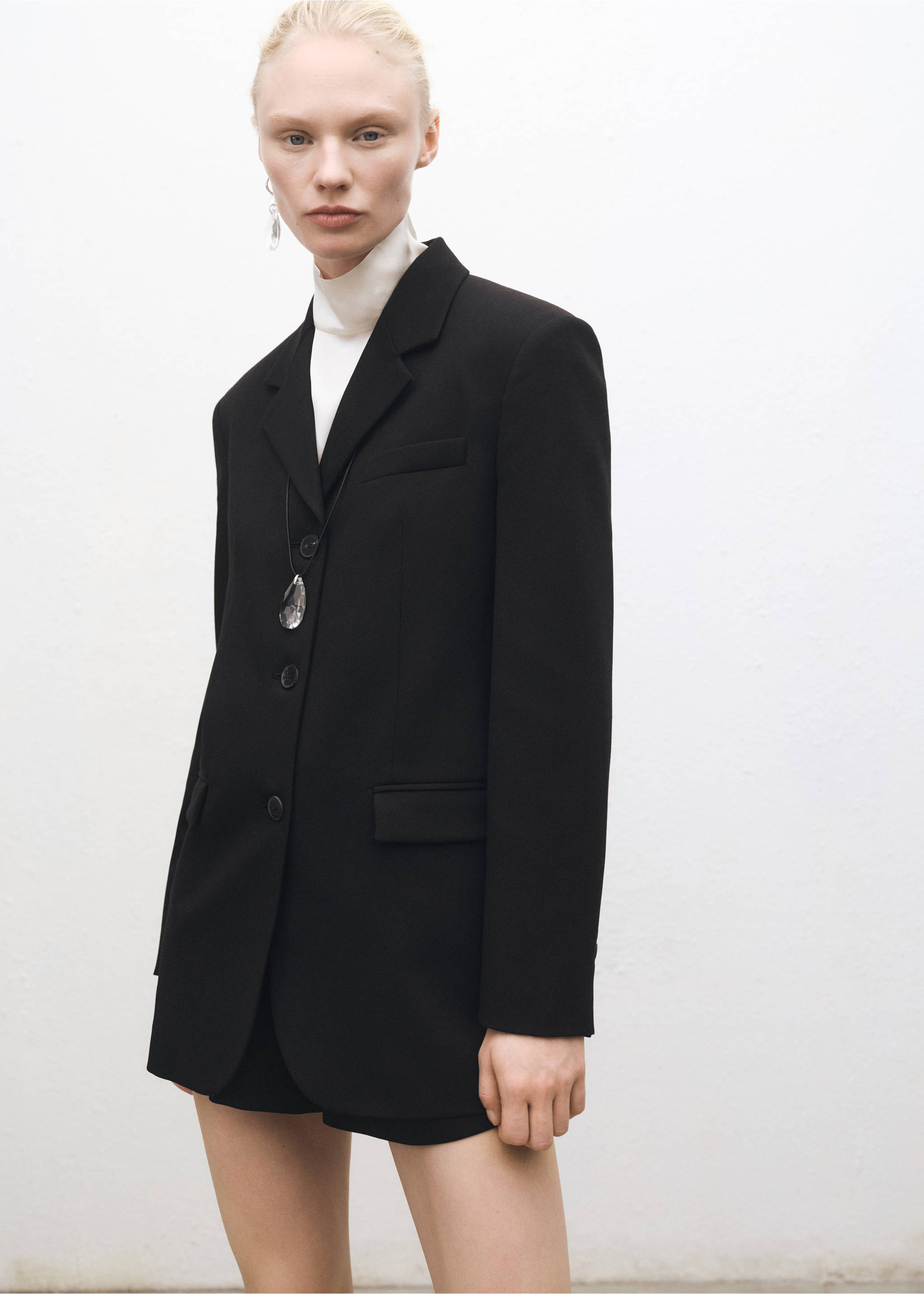 Rak kavaj med knappar - Bild av mittparti, Svart. Ref: 87094419-00.