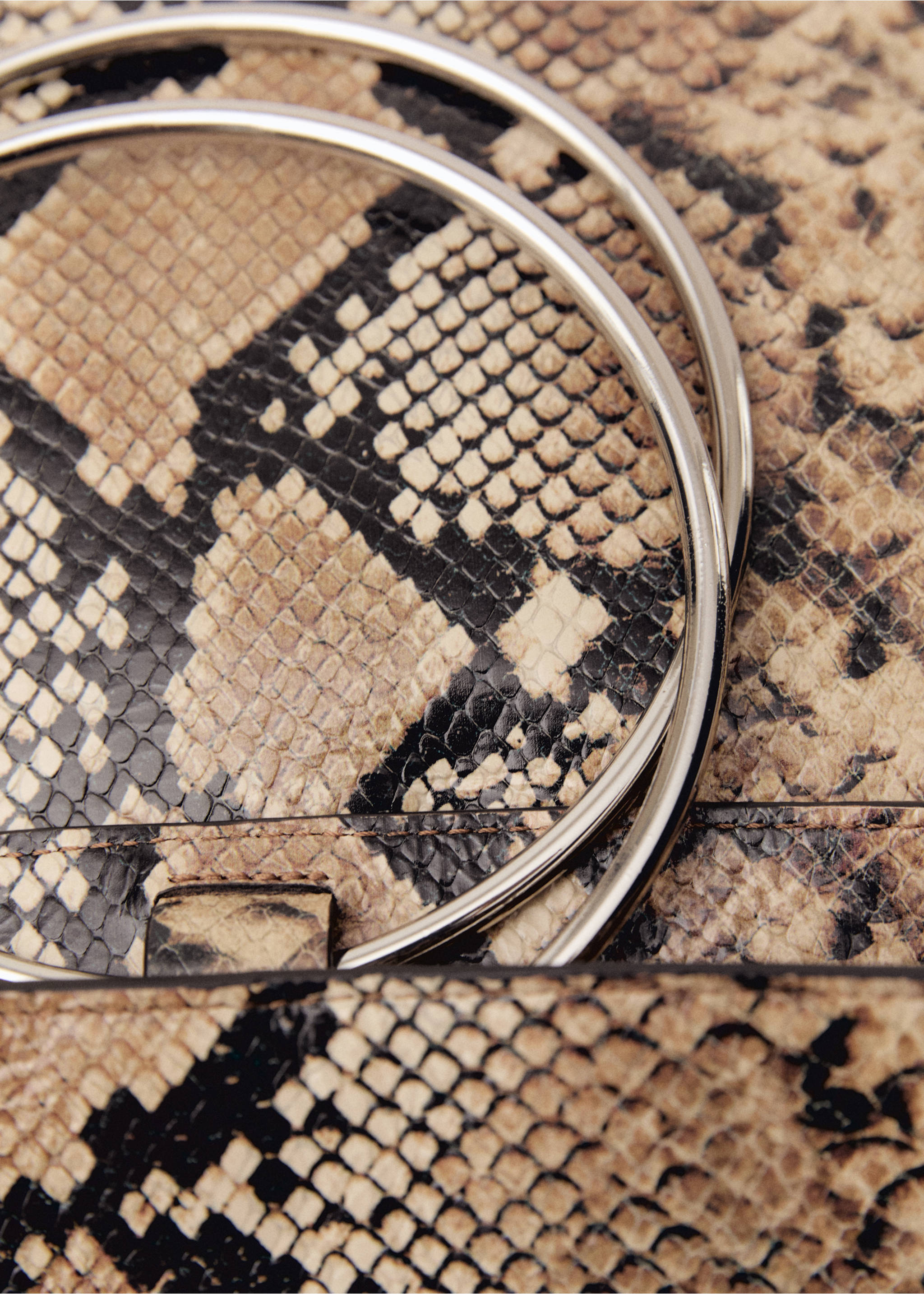 Animal-print leather bag with metal handle - Details of the article 2, Beige. Ref: 87094427-00.