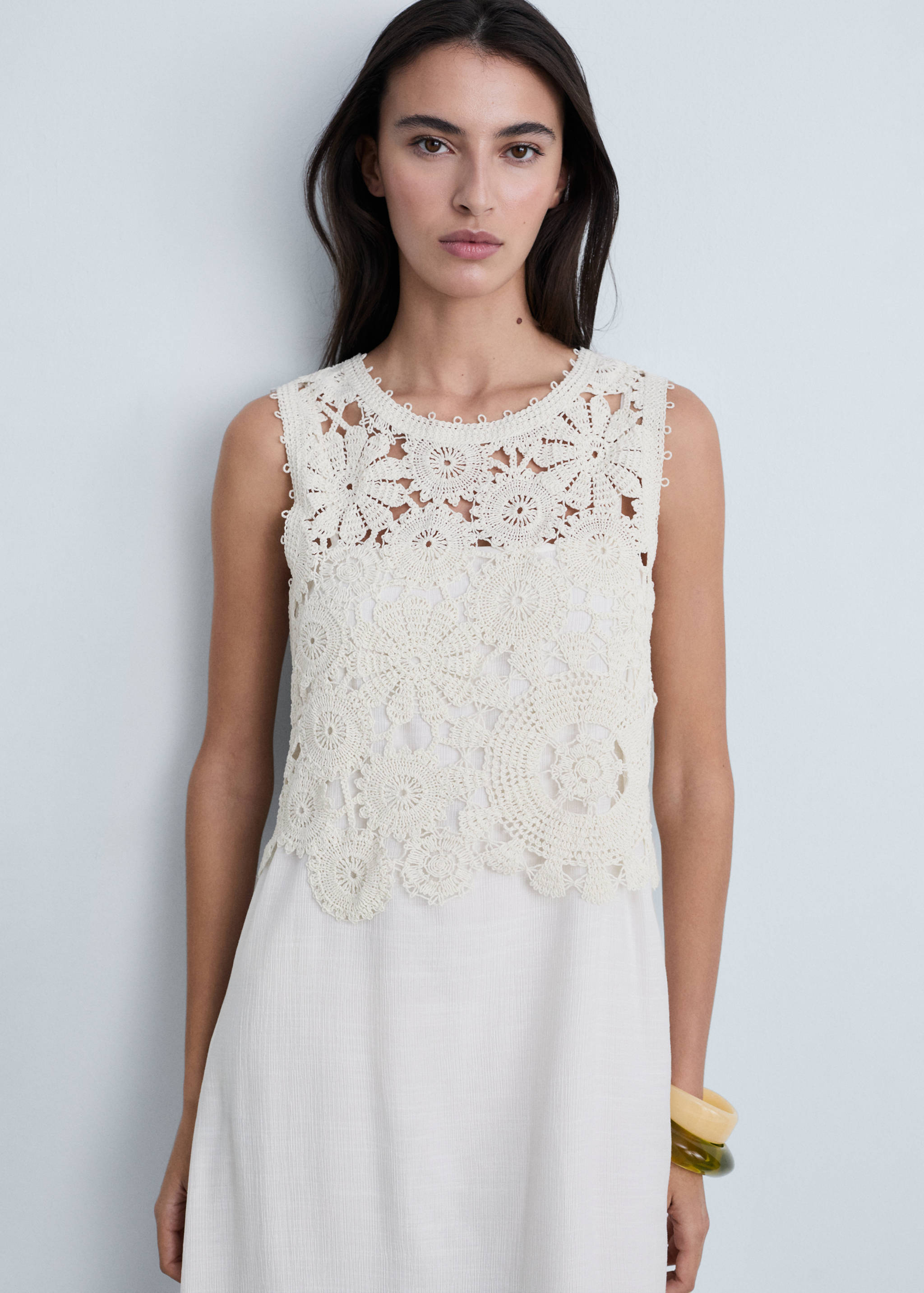Vestido midi cuerpo crochet - Plano medio