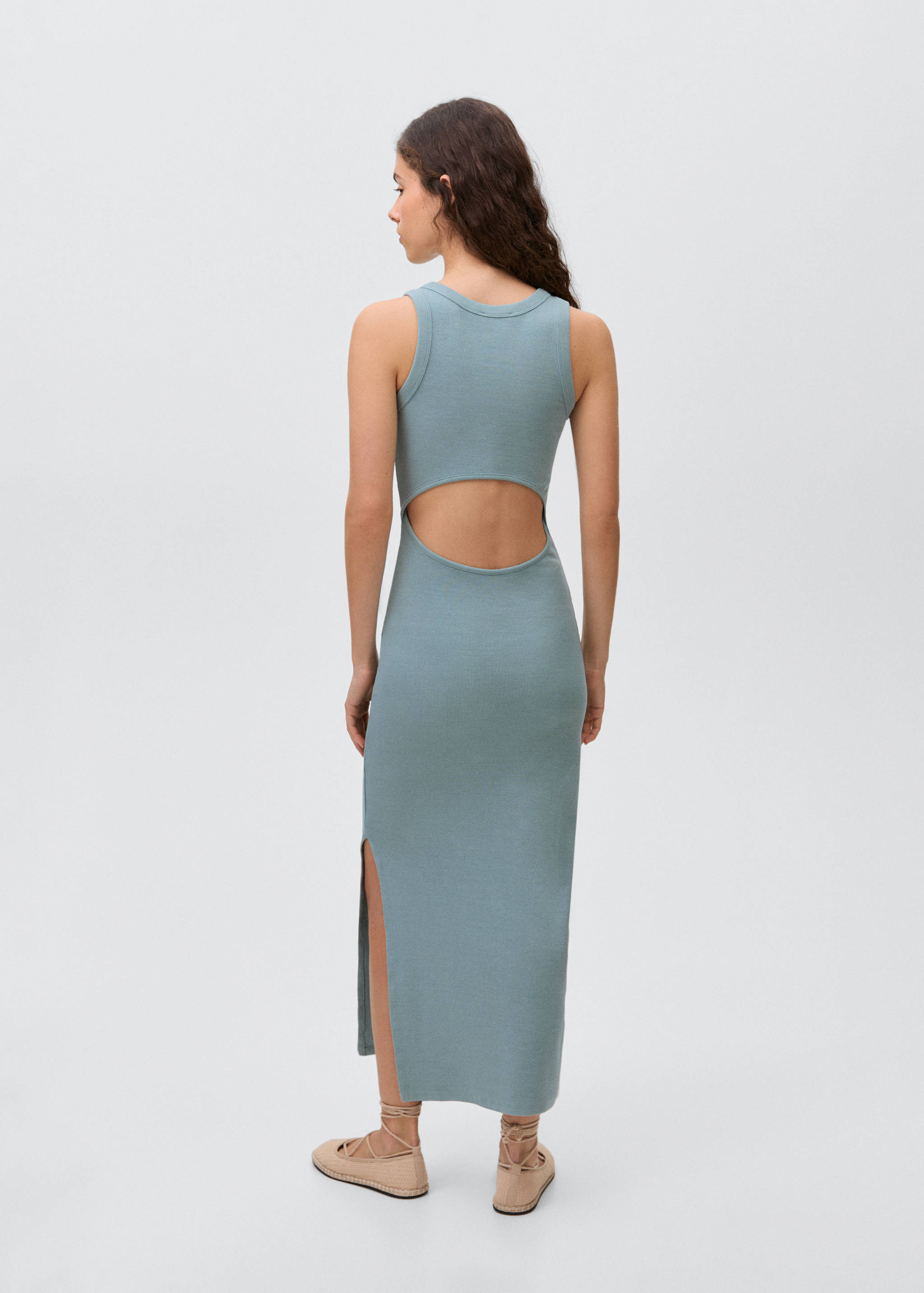 Robe ouverte dans le dos - Verso de l’article