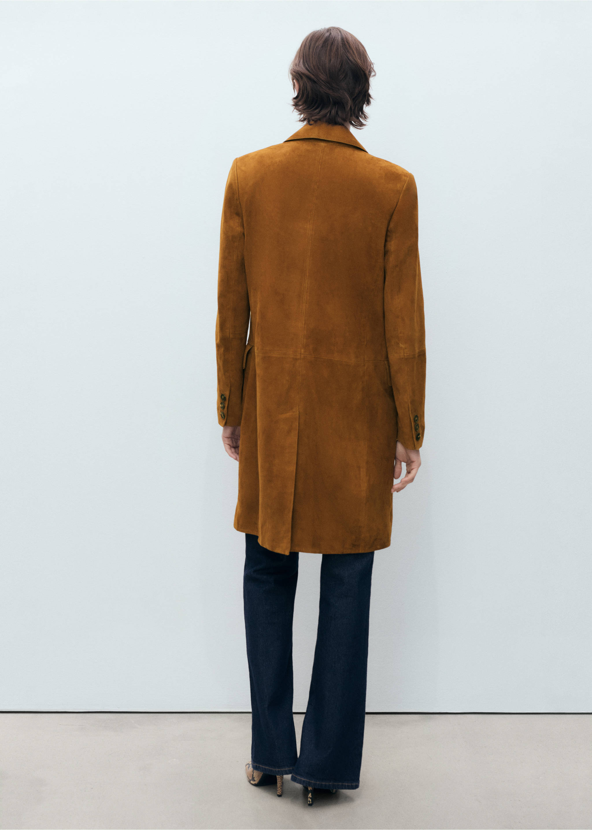 Lapelled suede coat - Reverse of the article, Medium Brown. Ref: 87094803-00.