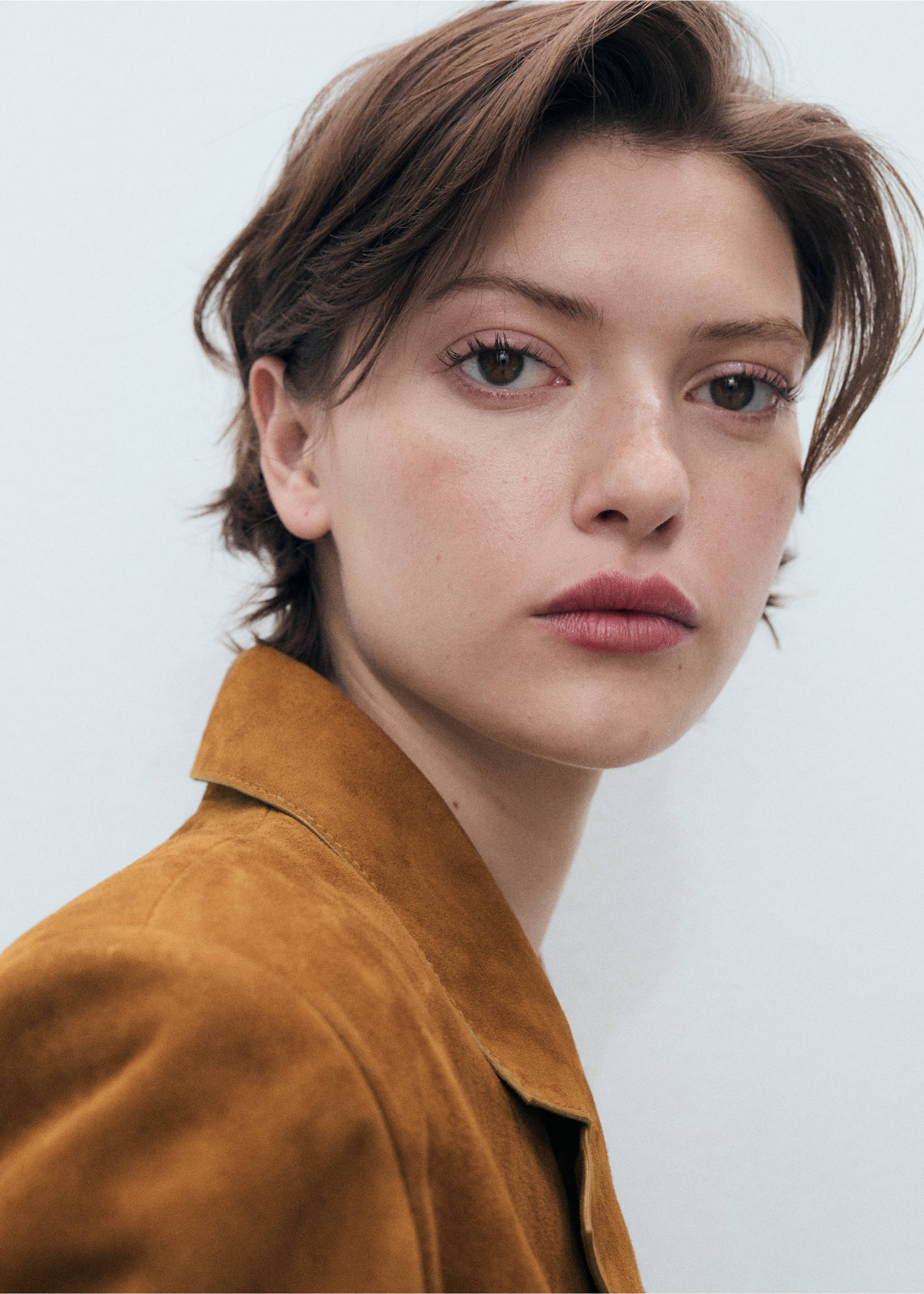 Lapelled suede coat - Details of the article 1, Medium Brown. Ref: 87094803-00.