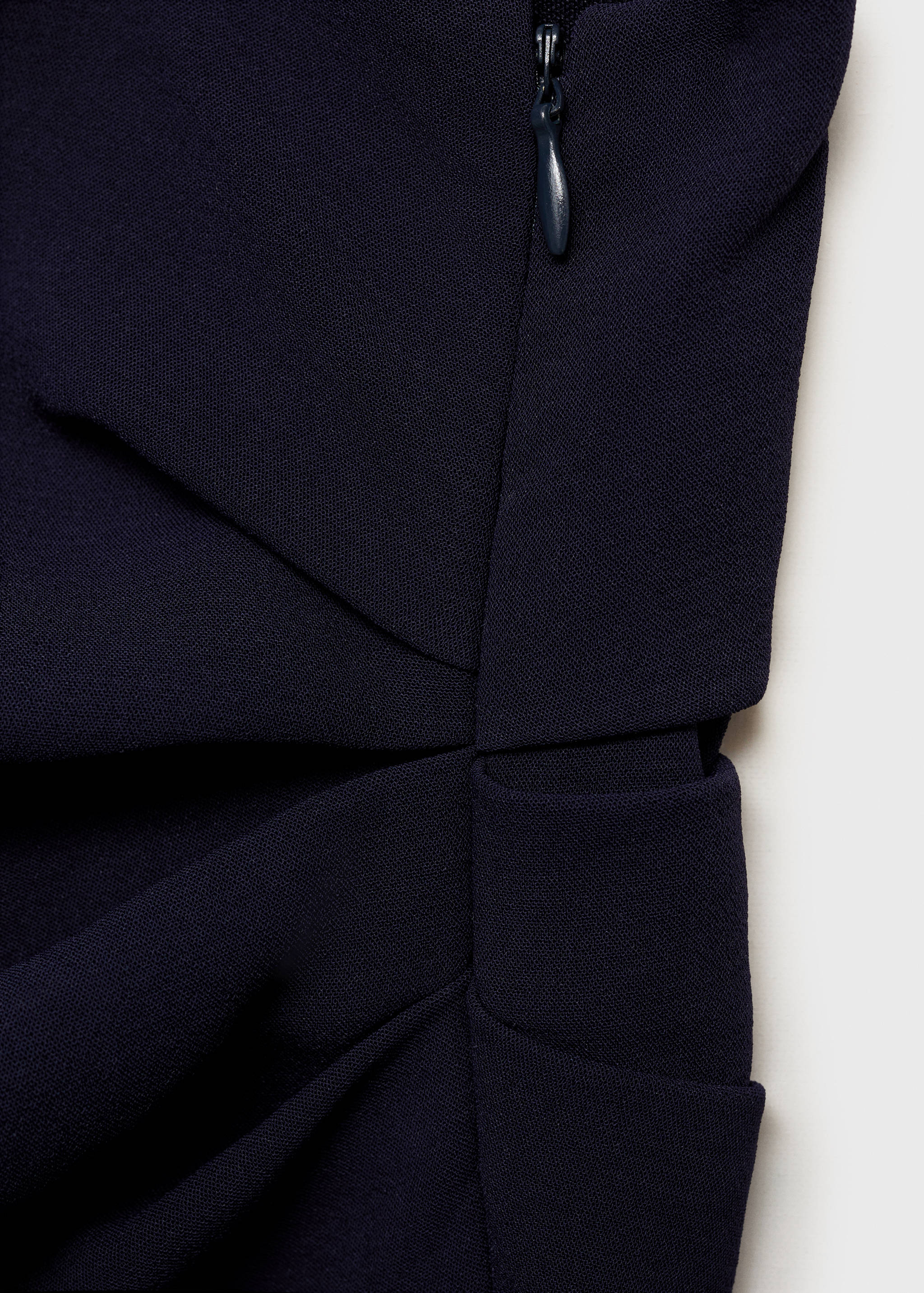 Asymmetrische jumpsuit met metalen detail - Detail van het artikel 0