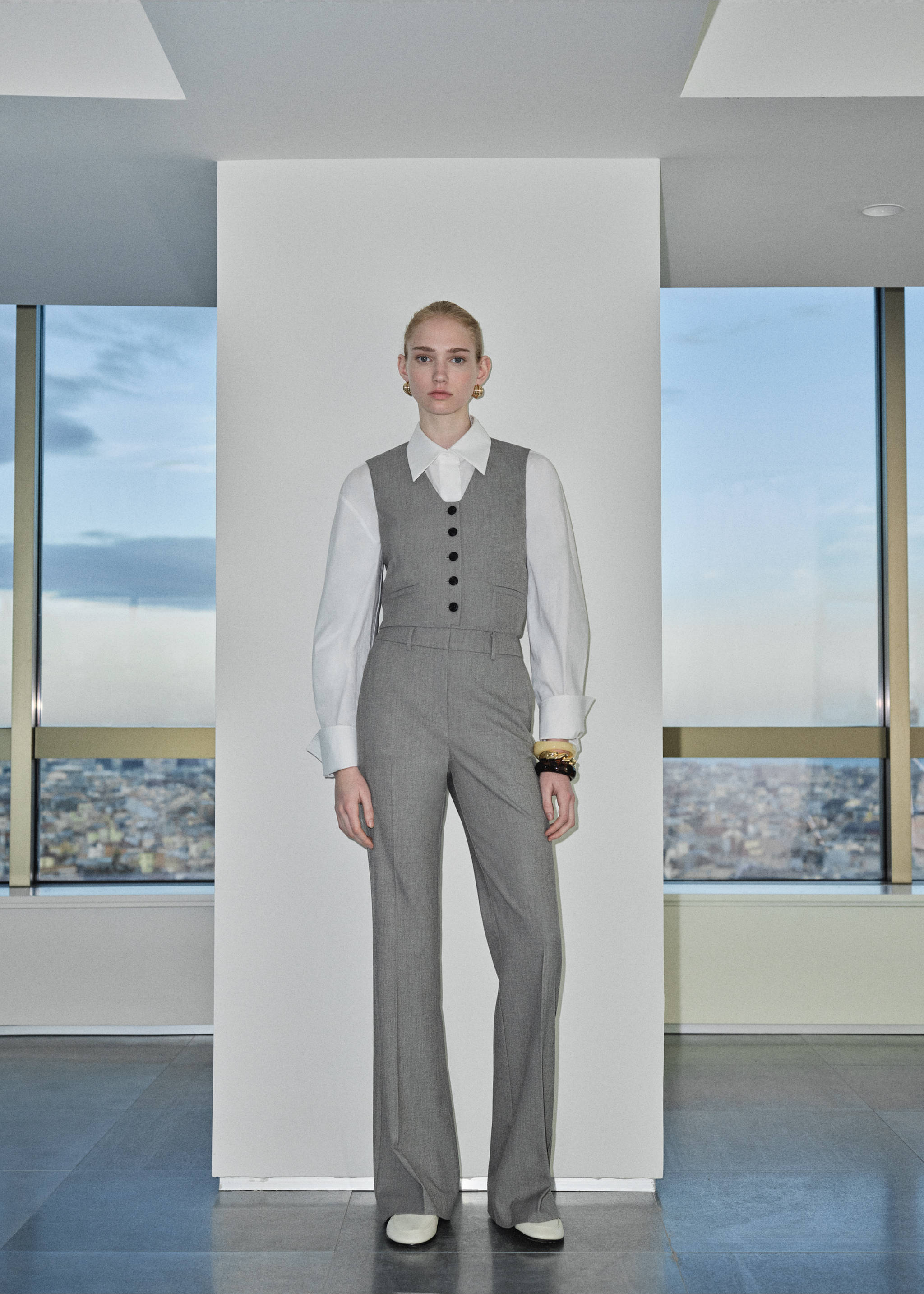 Gilet costume crop - Détail de l'article 6, Gris. Ref: 87095139-00.