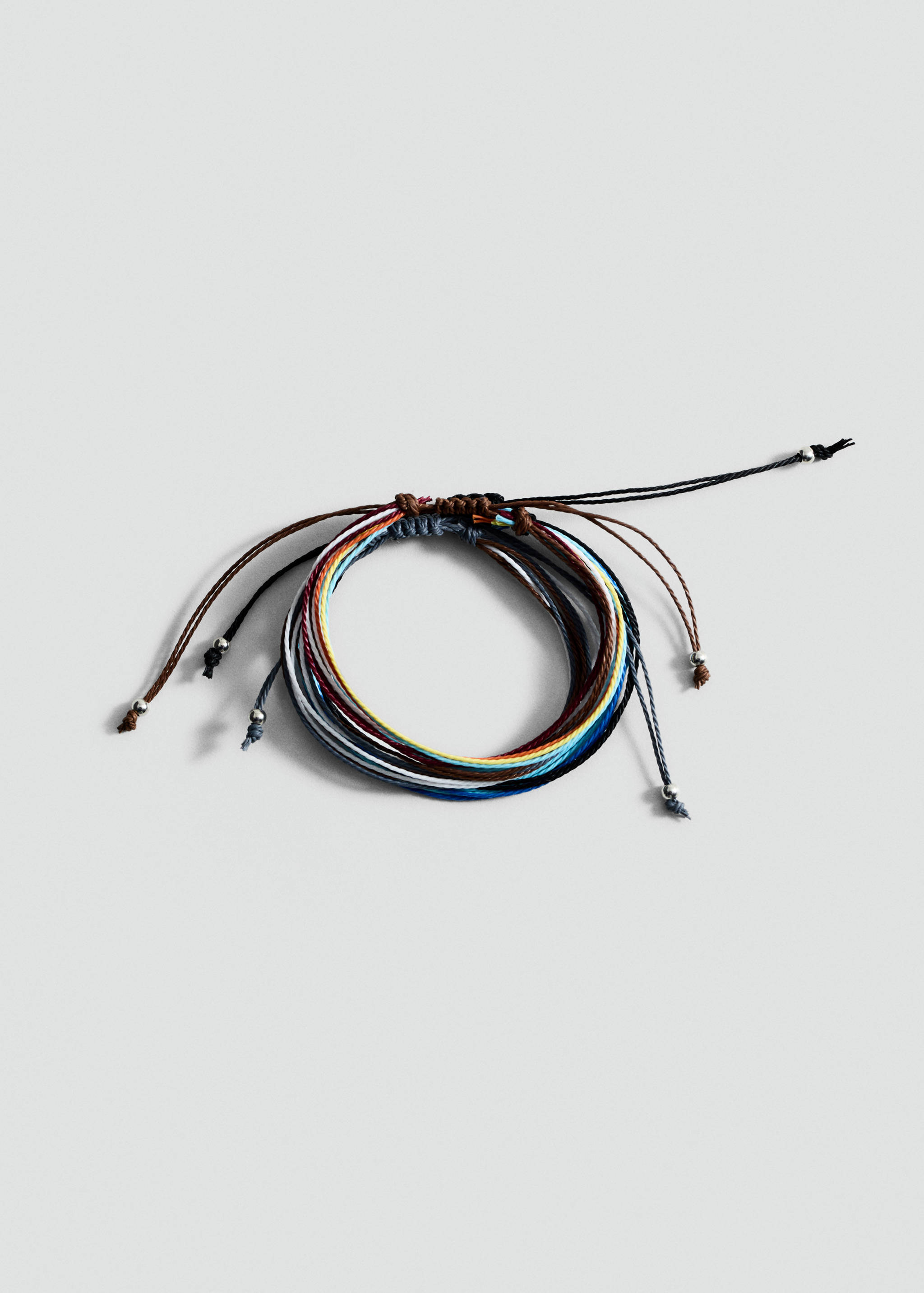 Mehrreihiges Armband mit Garn - Artikel ohne Model