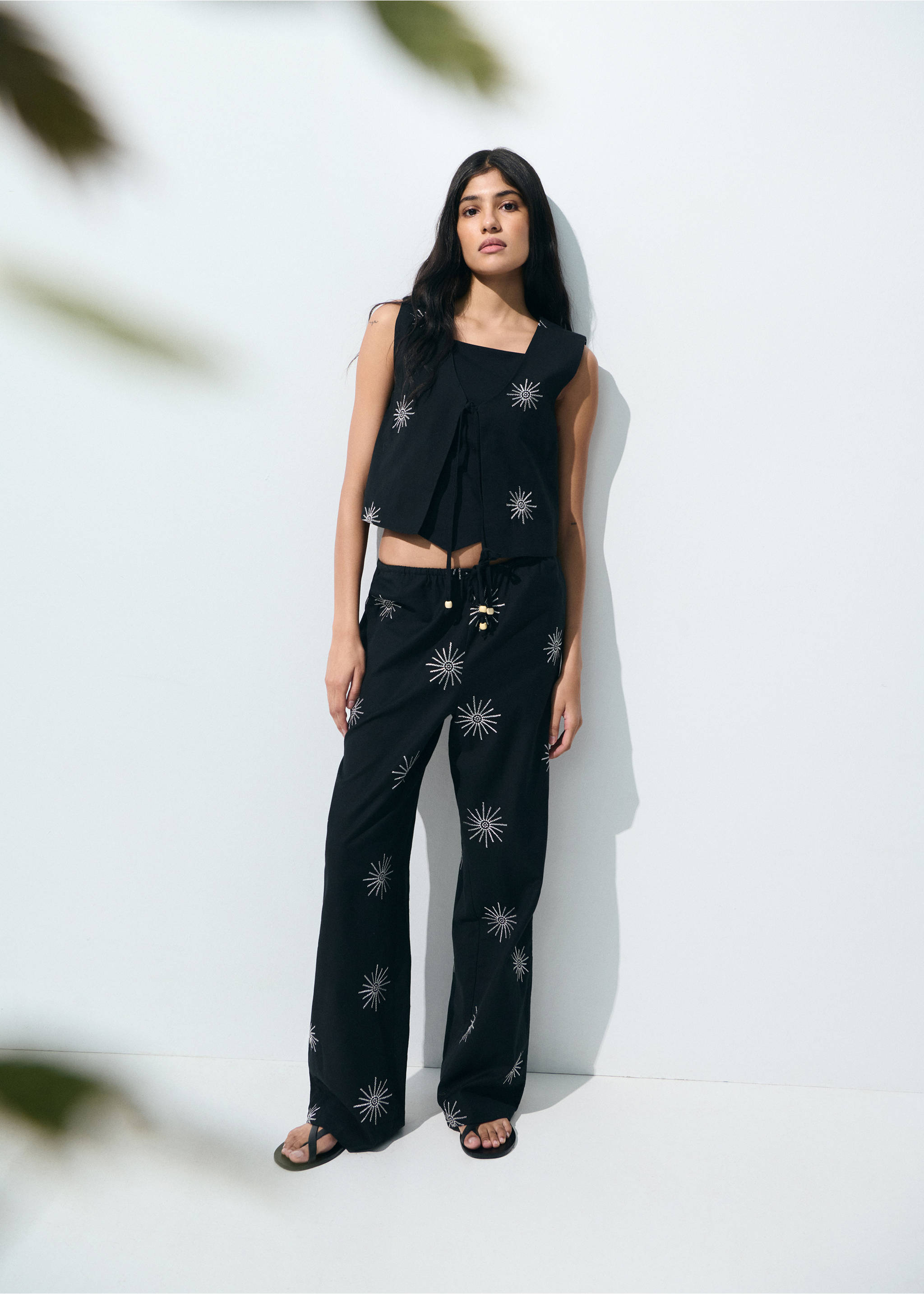 Long trousers with embroidered details - Details of the article 5, Black. Ref: 87095725-00.