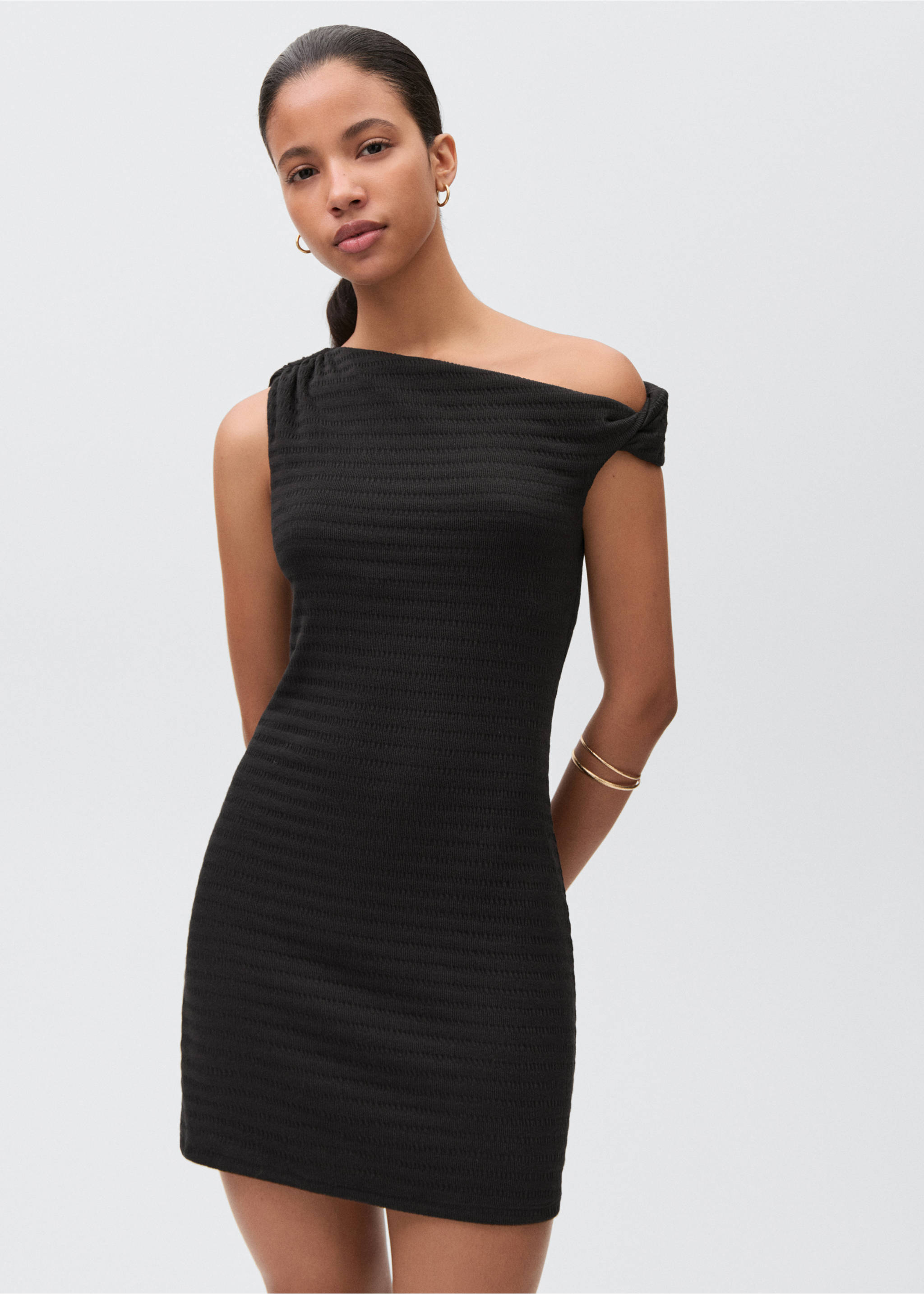 Short knitted dress - Medium plane, Black. Ref: 87095728-00.