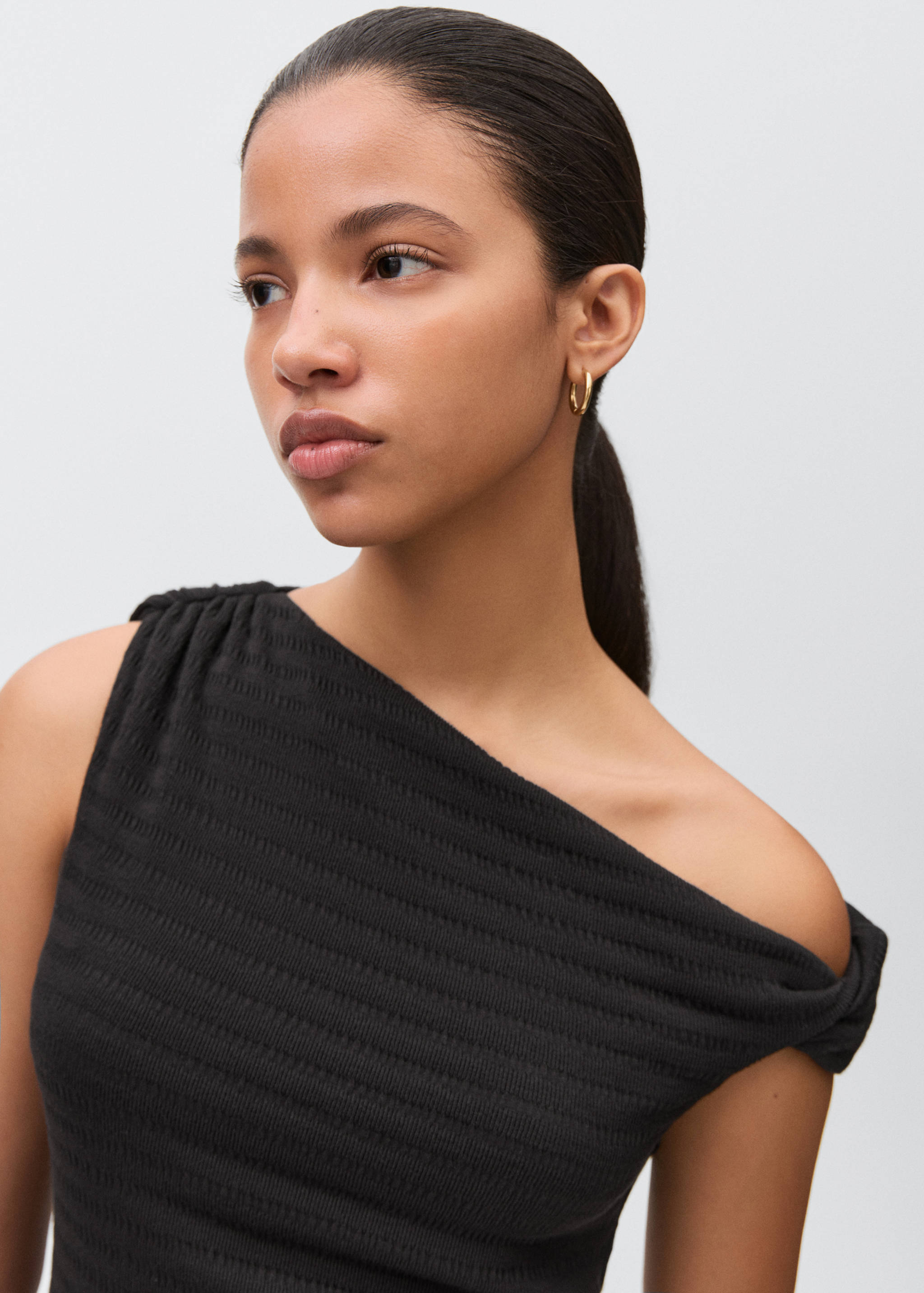 Short knitted dress - Details of the article 1